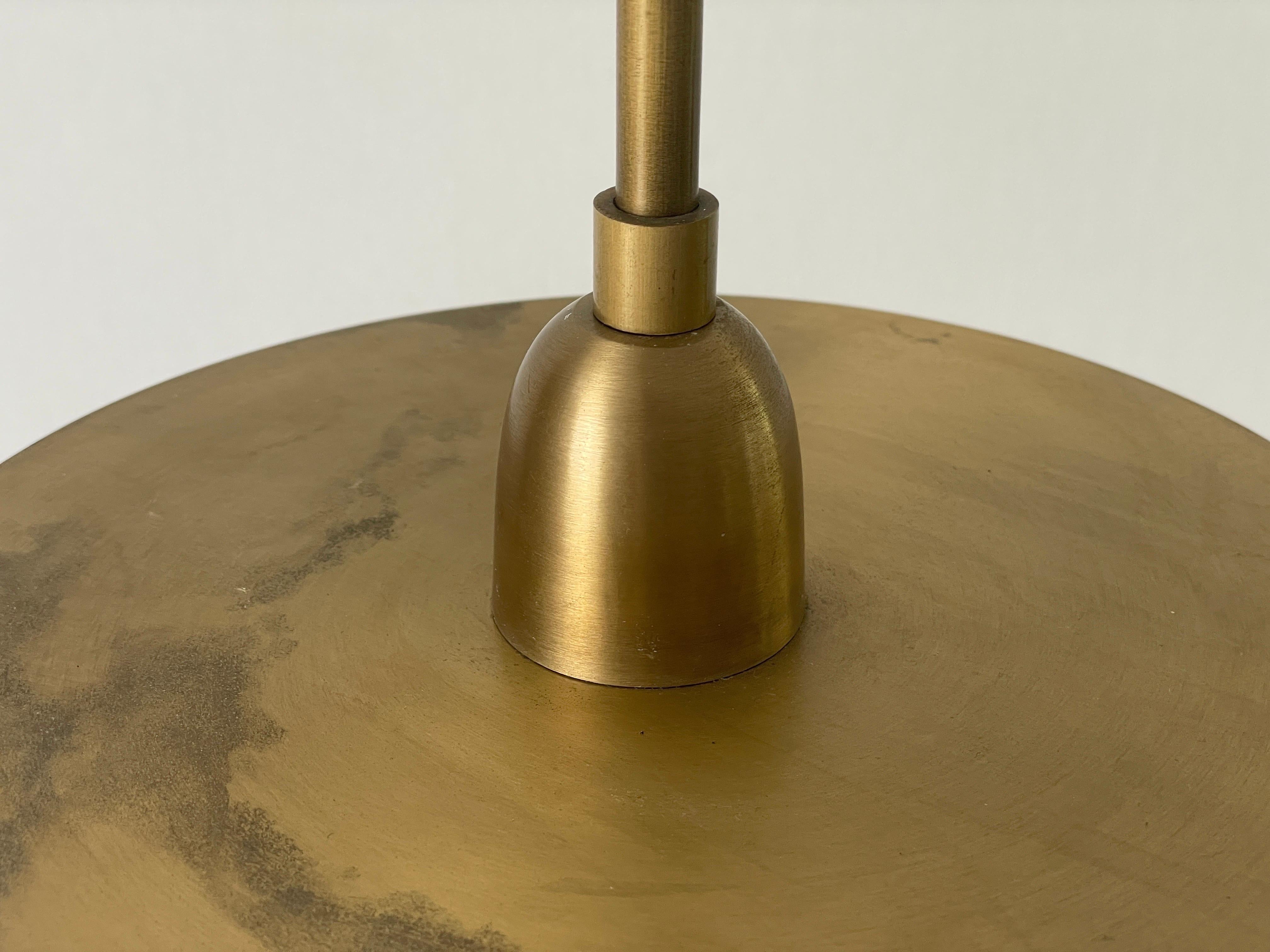 Metà XX secolo Lampada da soffitto circolare in ottone dal design minimalista, anni '60, Italia in vendita