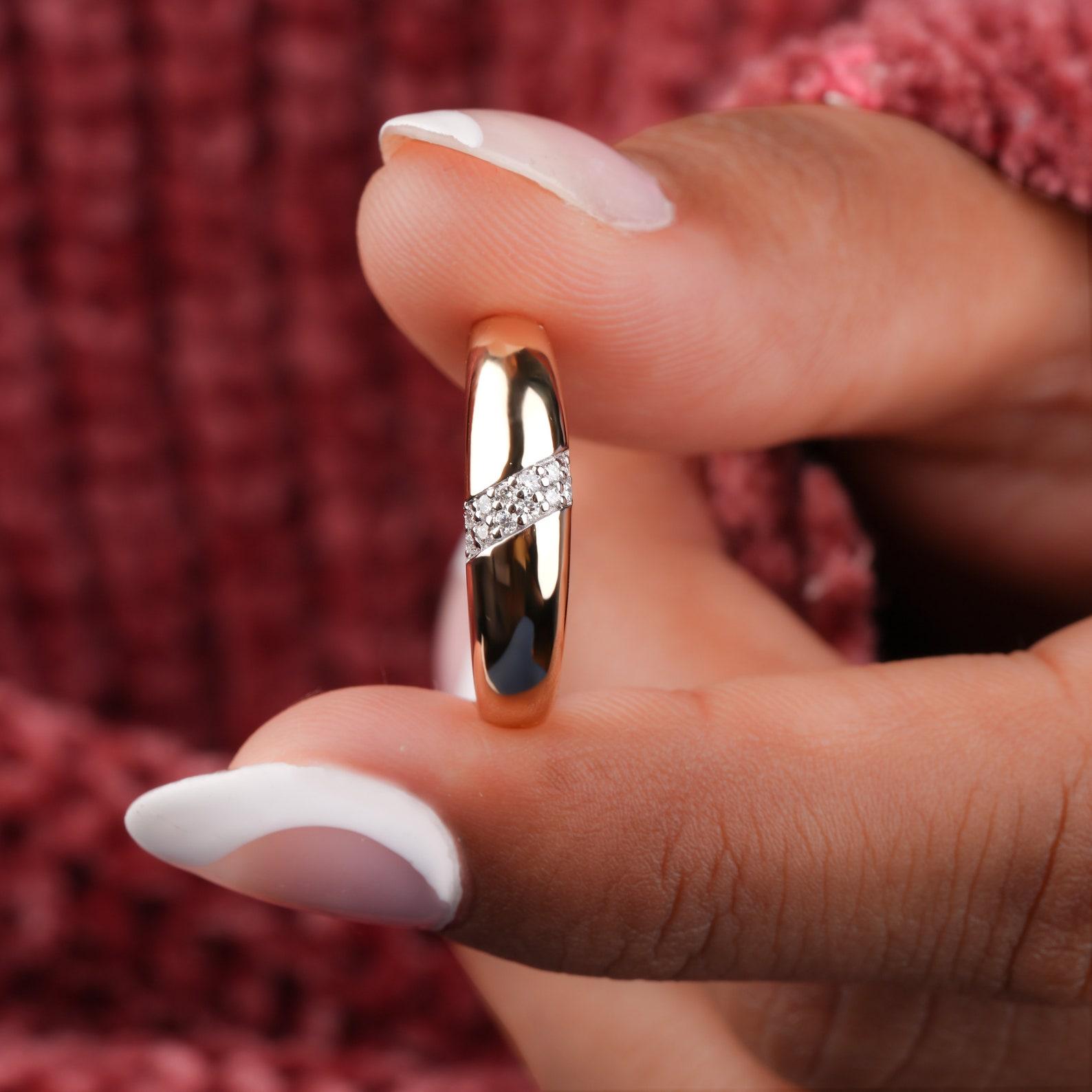 Anello a cupola alta dal design minimalista Anello con bolla di diamanti in oro 14k per lei.

Peso del diamante: 0,09 CT
Numero di diamanti: 12

A.R.P. T.I..

Tutti gli articoli sono personalizzati su ordinazione. Il tempo di attesa è di circa 6-10