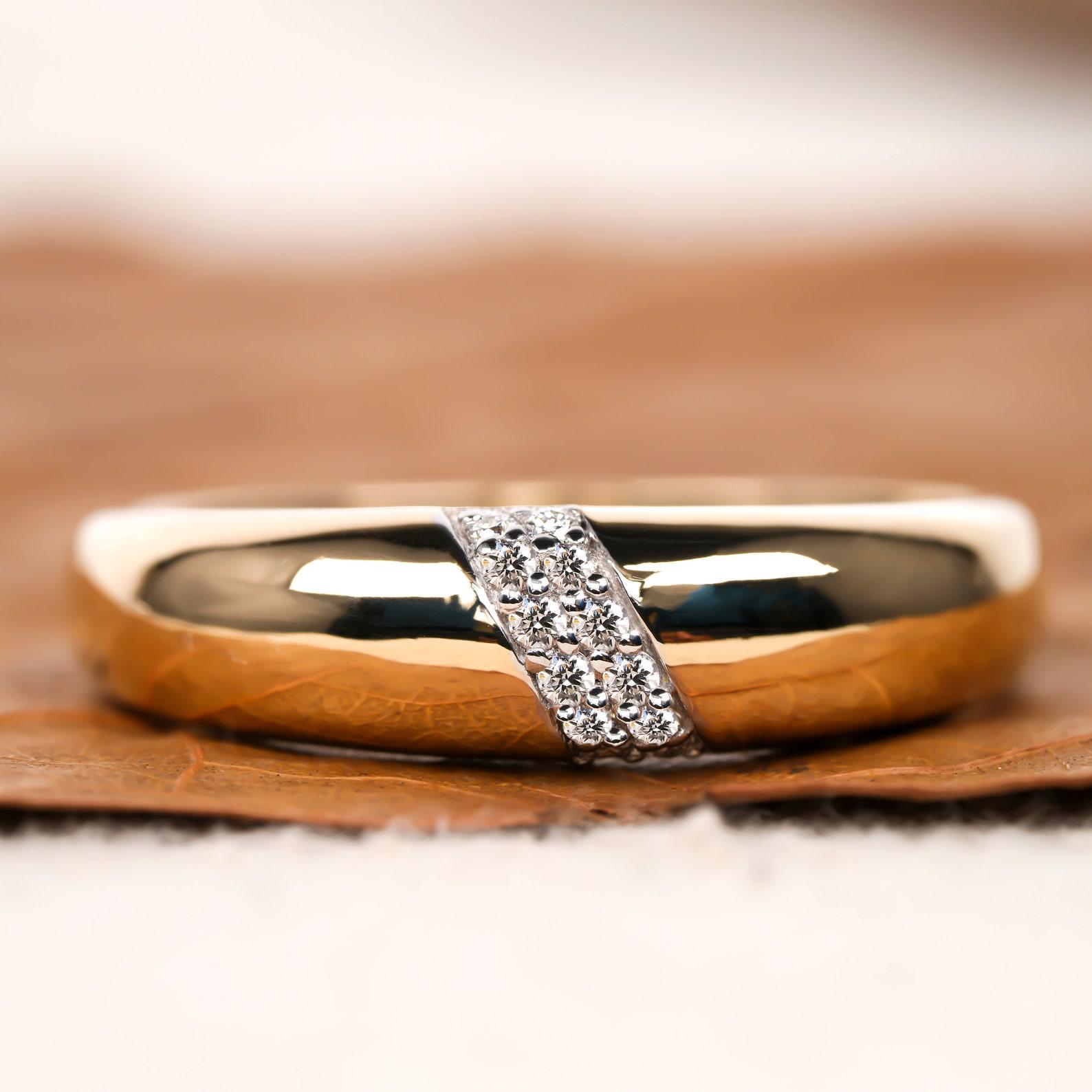 Taglio rotondo Anello a cupola alta dal design minimalista Anello con bolla di diamanti in oro 14k per lei. in vendita