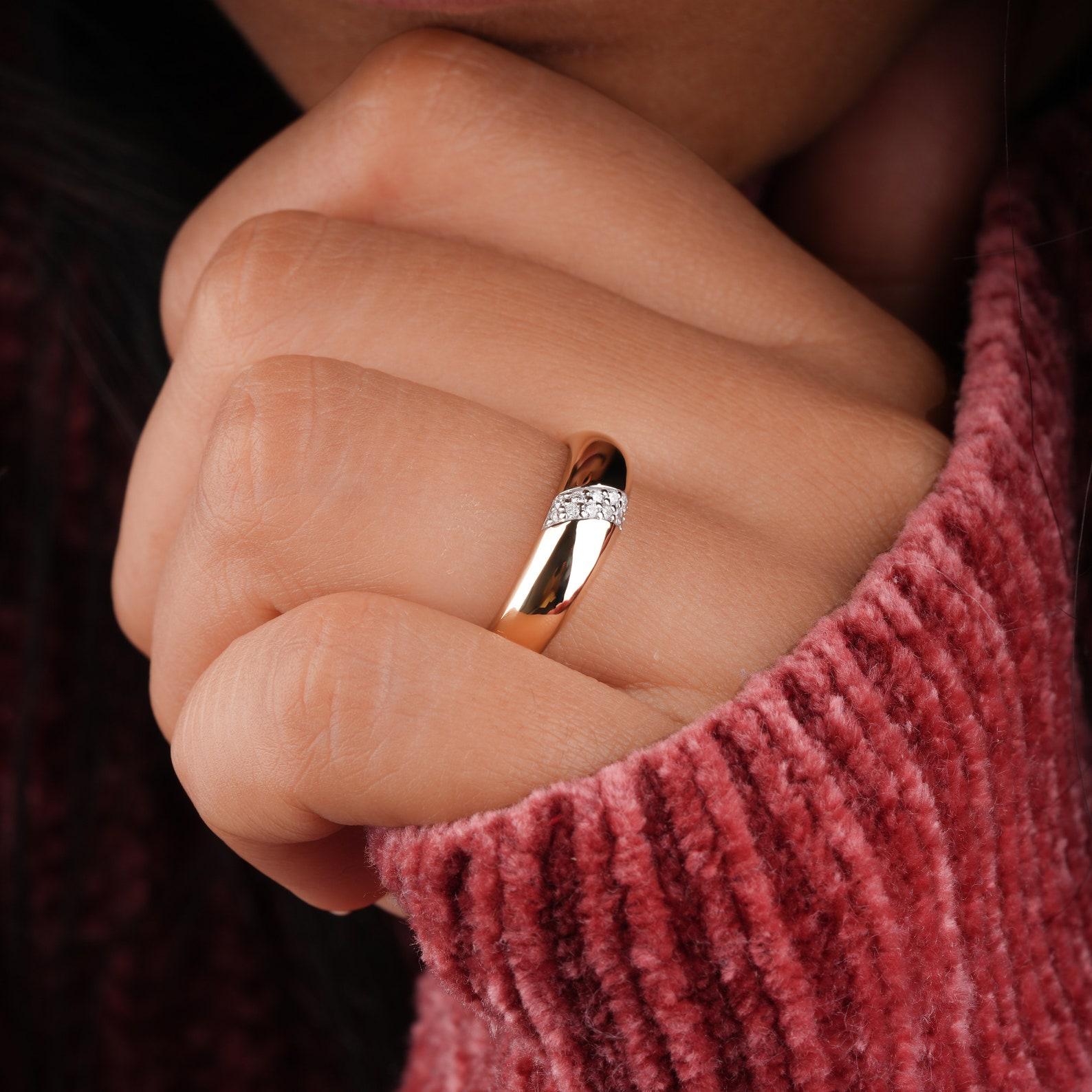 Anello a cupola alta dal design minimalista Anello con bolla di diamanti in oro 14k per lei. in vendita 3