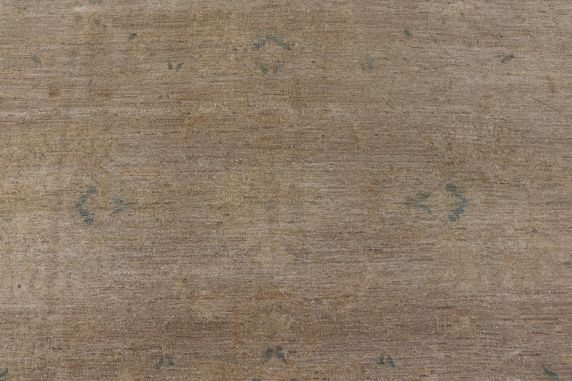 Alfombra Tabriz Antigua Grande de Diseño Minimalista con Diseño Omnidireccional Silencioso en venta 3