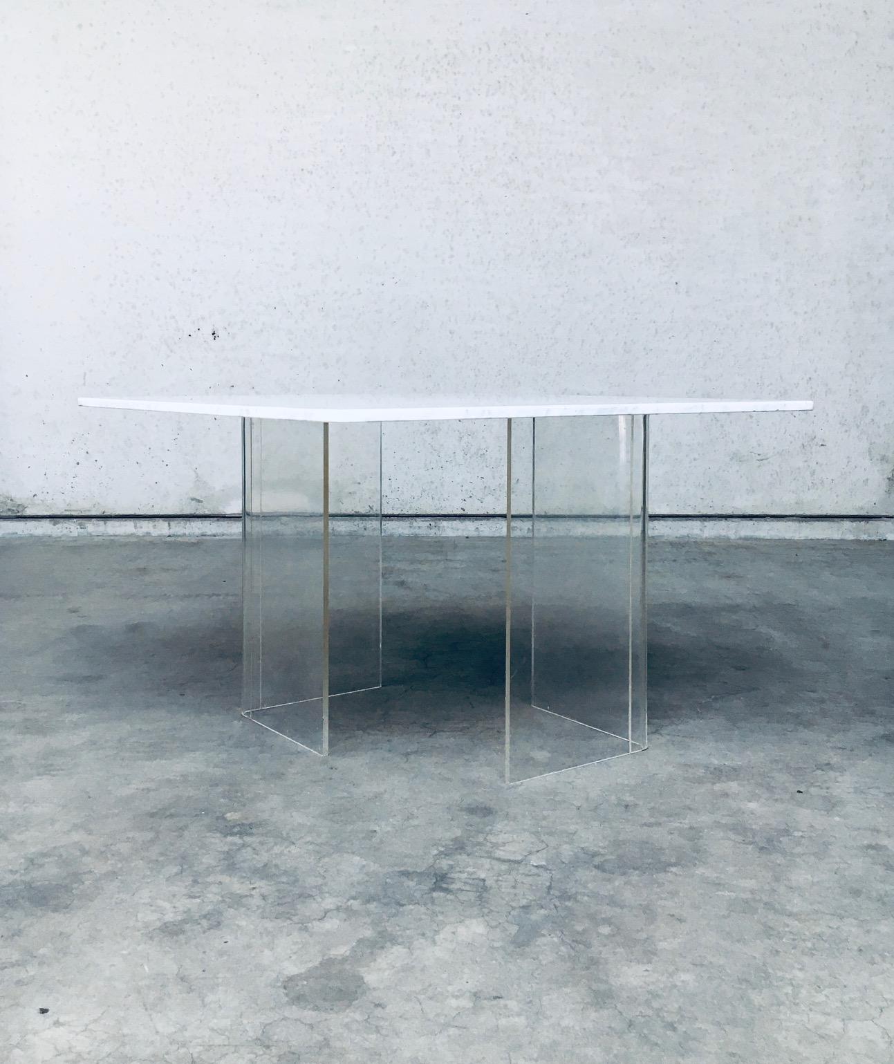 Minimalist Design Marble Floating Dining Table, Italy 1970's In Good Condition For Sale In Oud-Turnhout, VAN