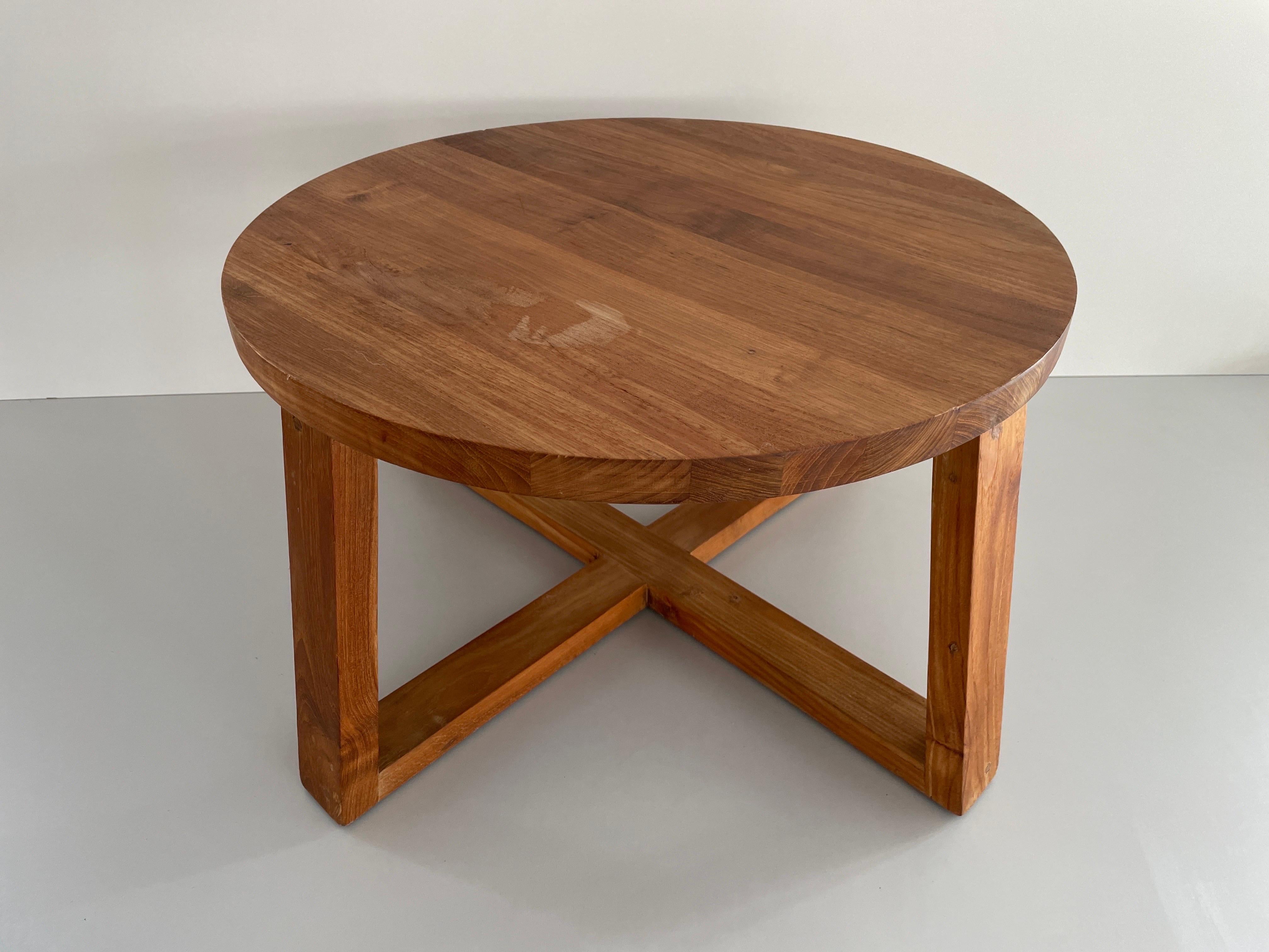 Minimalist Design Round Thick Wood Living Room Table, 1960s, Denmark In Excellent Condition In Hagenbach, DE