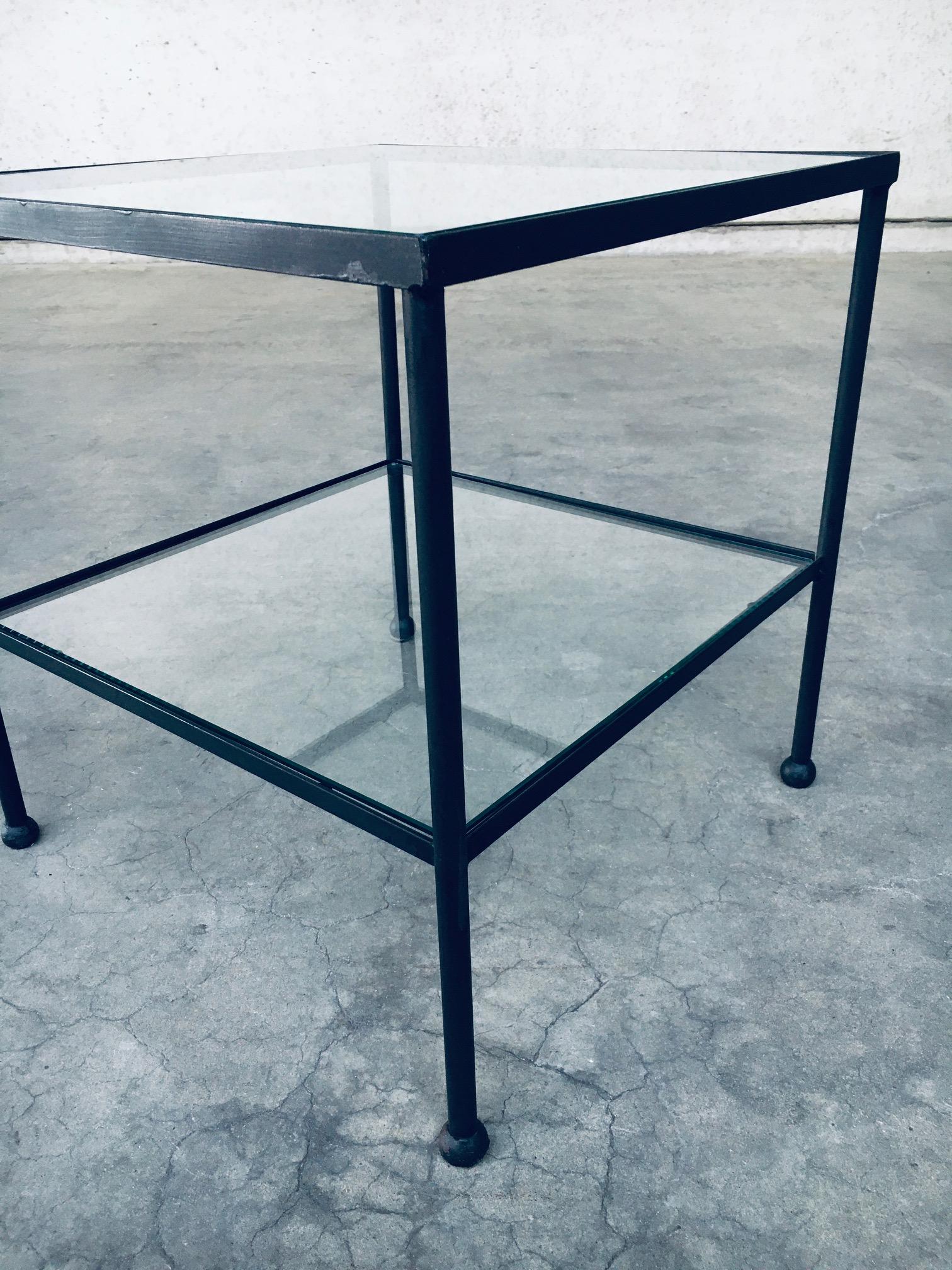 Table d'appoint basse à deux niveaux au design minimaliste, Belgique, années 1960 en vente 5