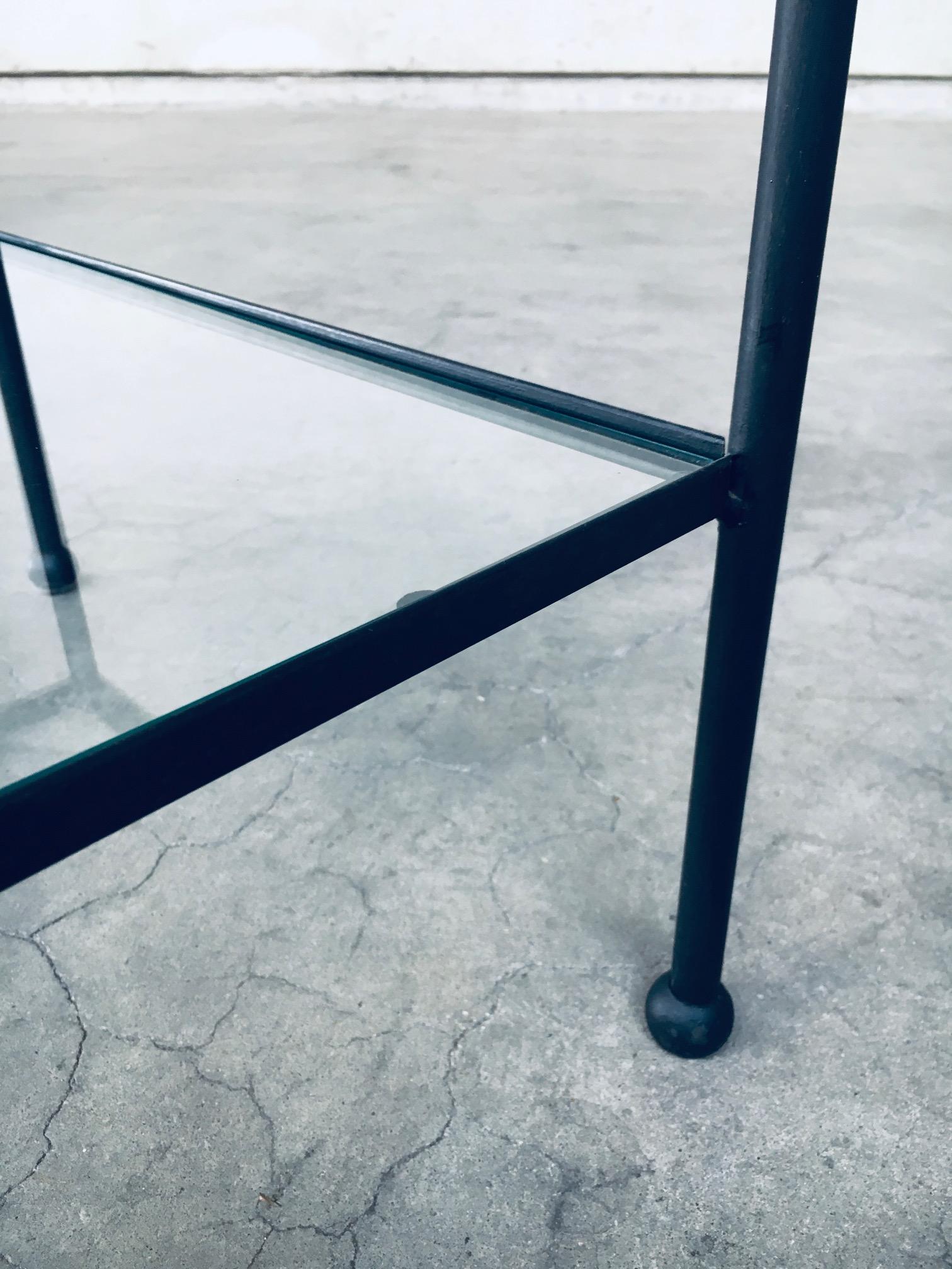 Table d'appoint basse à deux niveaux au design minimaliste, Belgique, années 1960 en vente 6