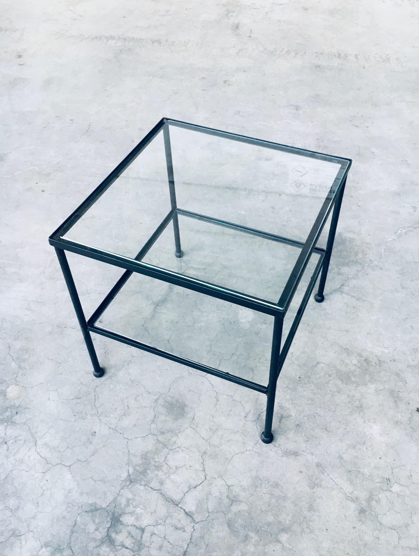 Table d'appoint basse à deux niveaux au design minimaliste, Belgique, années 1960 en vente 1