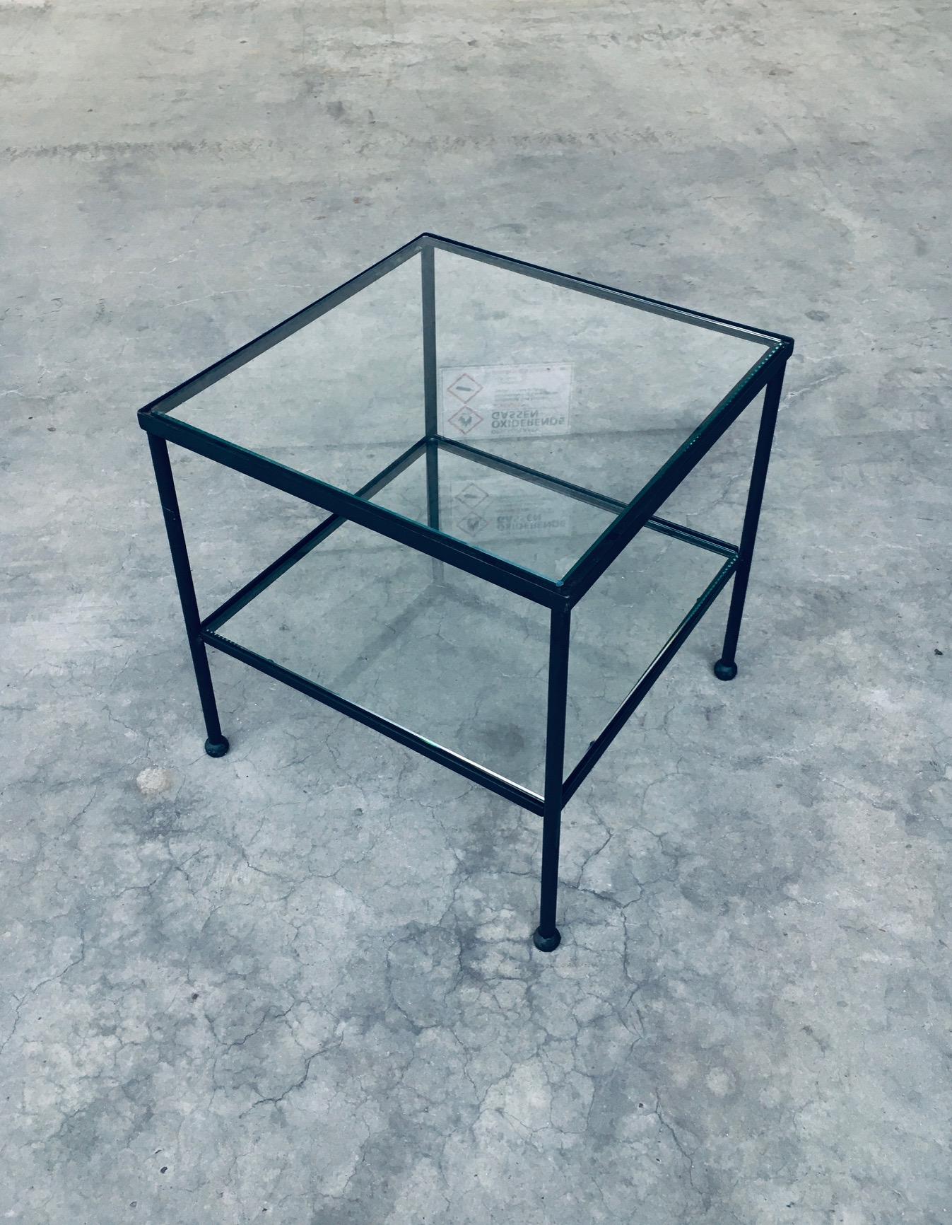 Table d'appoint basse à deux niveaux au design minimaliste, Belgique, années 1960 en vente 2