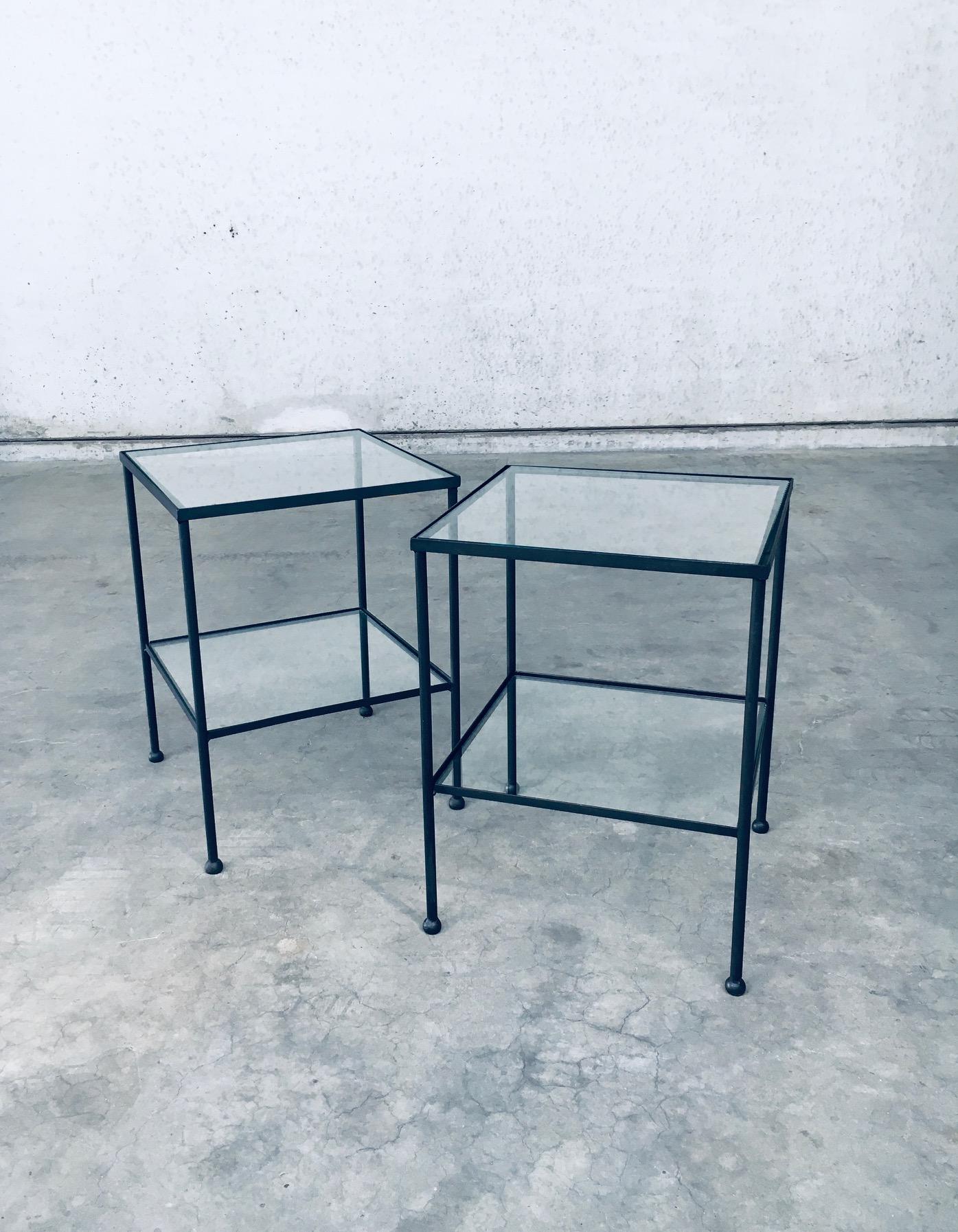 Juego de Mesas Auxiliares de Dos Piezas de Diseño Minimalista / 2, Bélgica Años 60 en venta 4