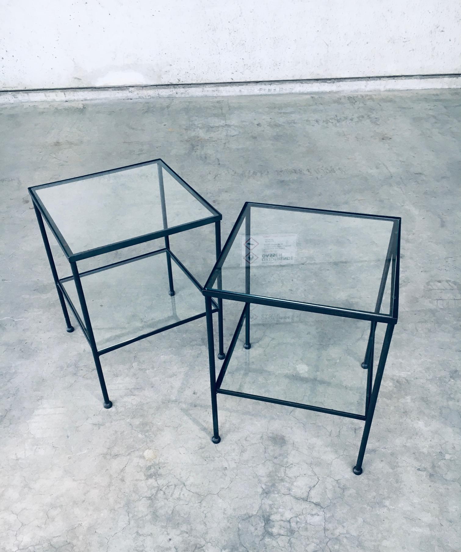 Juego de Mesas Auxiliares de Dos Piezas de Diseño Minimalista / 2, Bélgica Años 60 en venta 5