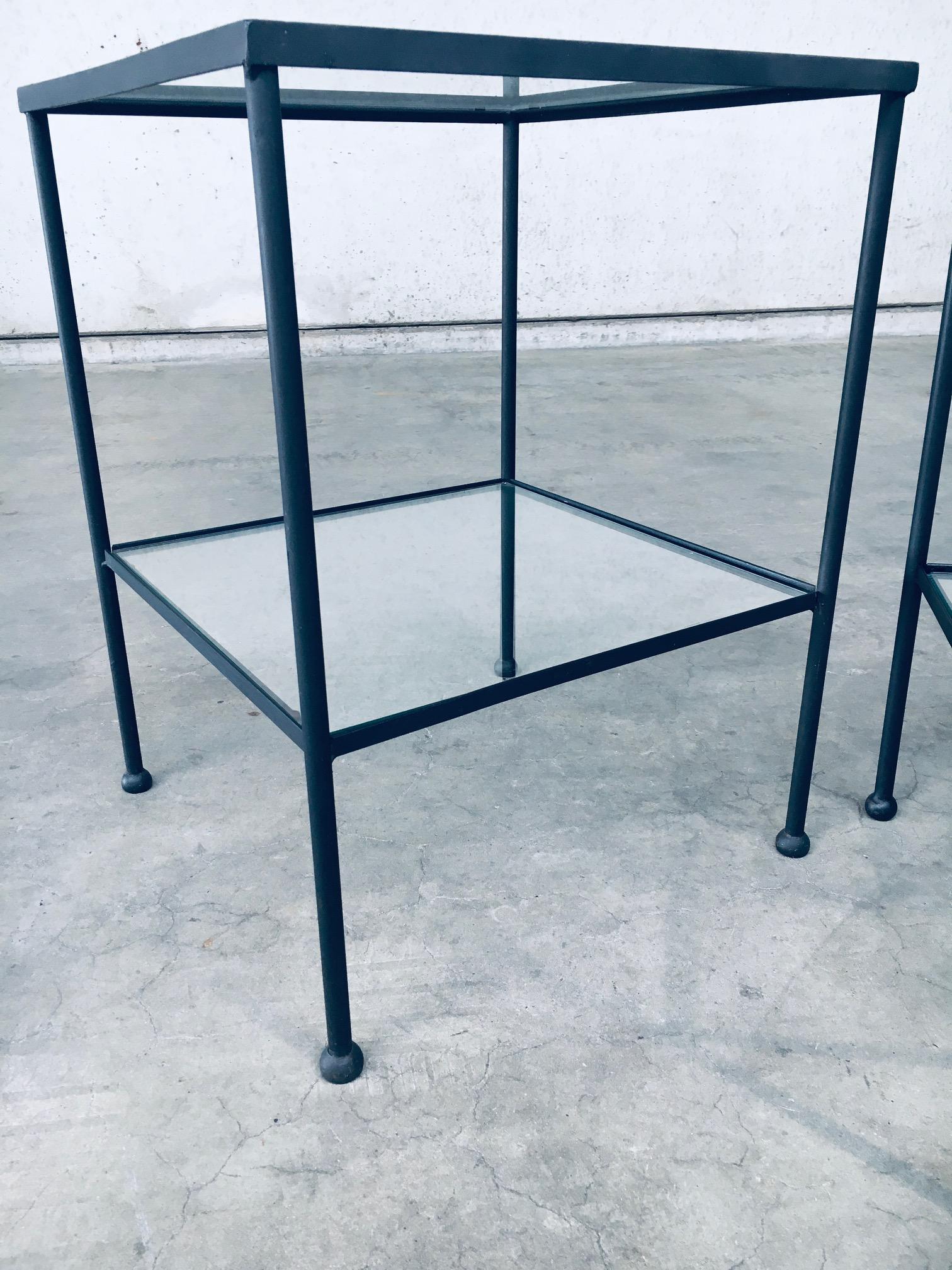 Juego de Mesas Auxiliares de Dos Piezas de Diseño Minimalista / 2, Bélgica Años 60 en venta 9