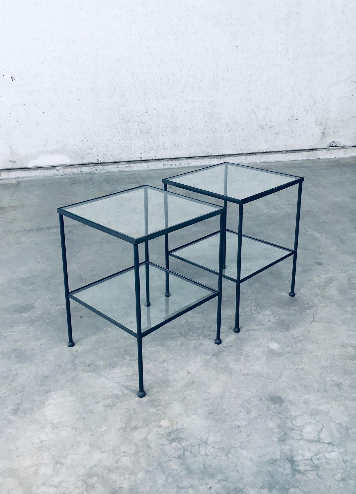 Juego de Mesas Auxiliares de Dos Piezas de Diseño Minimalista / 2, Bélgica Años 60 Acero en venta