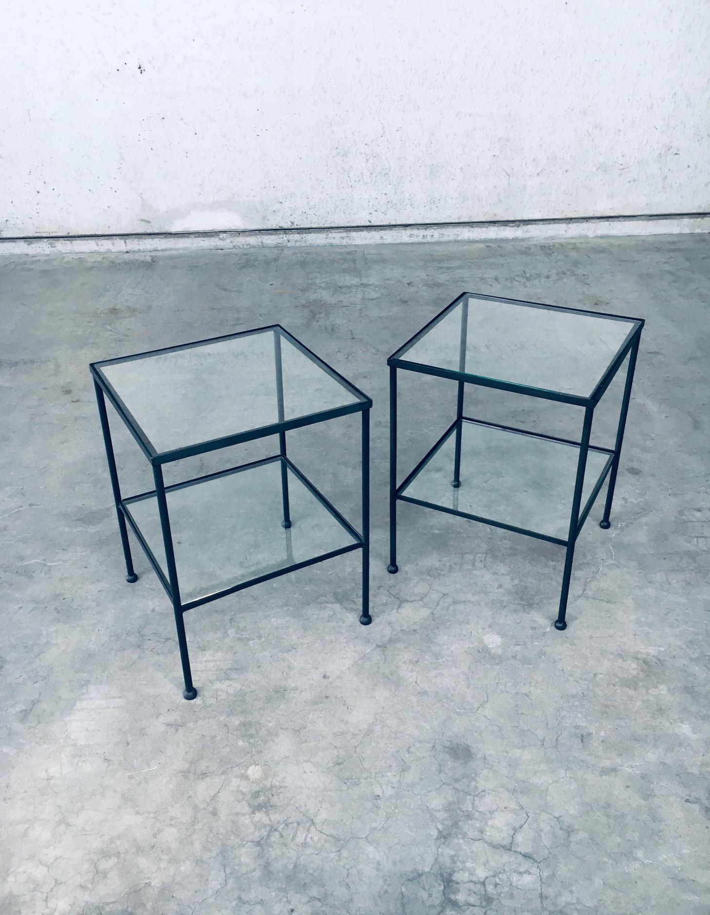 Juego de Mesas Auxiliares de Dos Piezas de Diseño Minimalista / 2, Bélgica Años 60 en venta 3