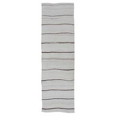 Minimalistisches Design Vintage Türkischer Kelim Läufer in Off White & Braun Tönen