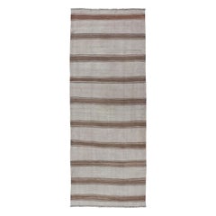 Minimalistisches Design Vintage Türkischer Kelim Läufer mit Grau, Braun und Taupe