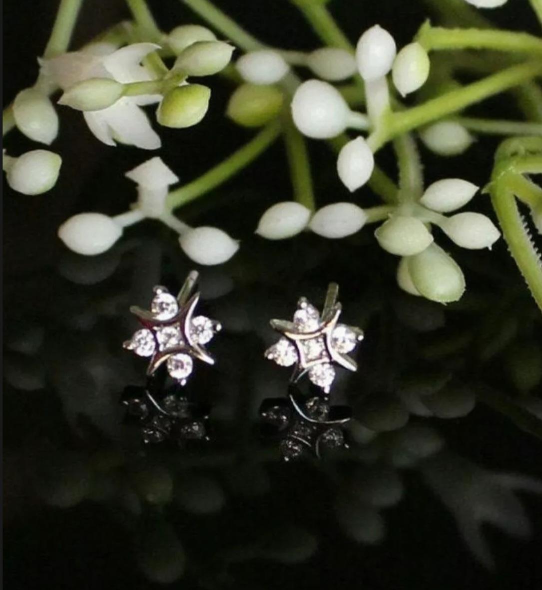 Round Cut Minimalist Diamond Body Piercing 14k Solid Gold Nose Ear Piercing Jewelry Gift. For Sale
