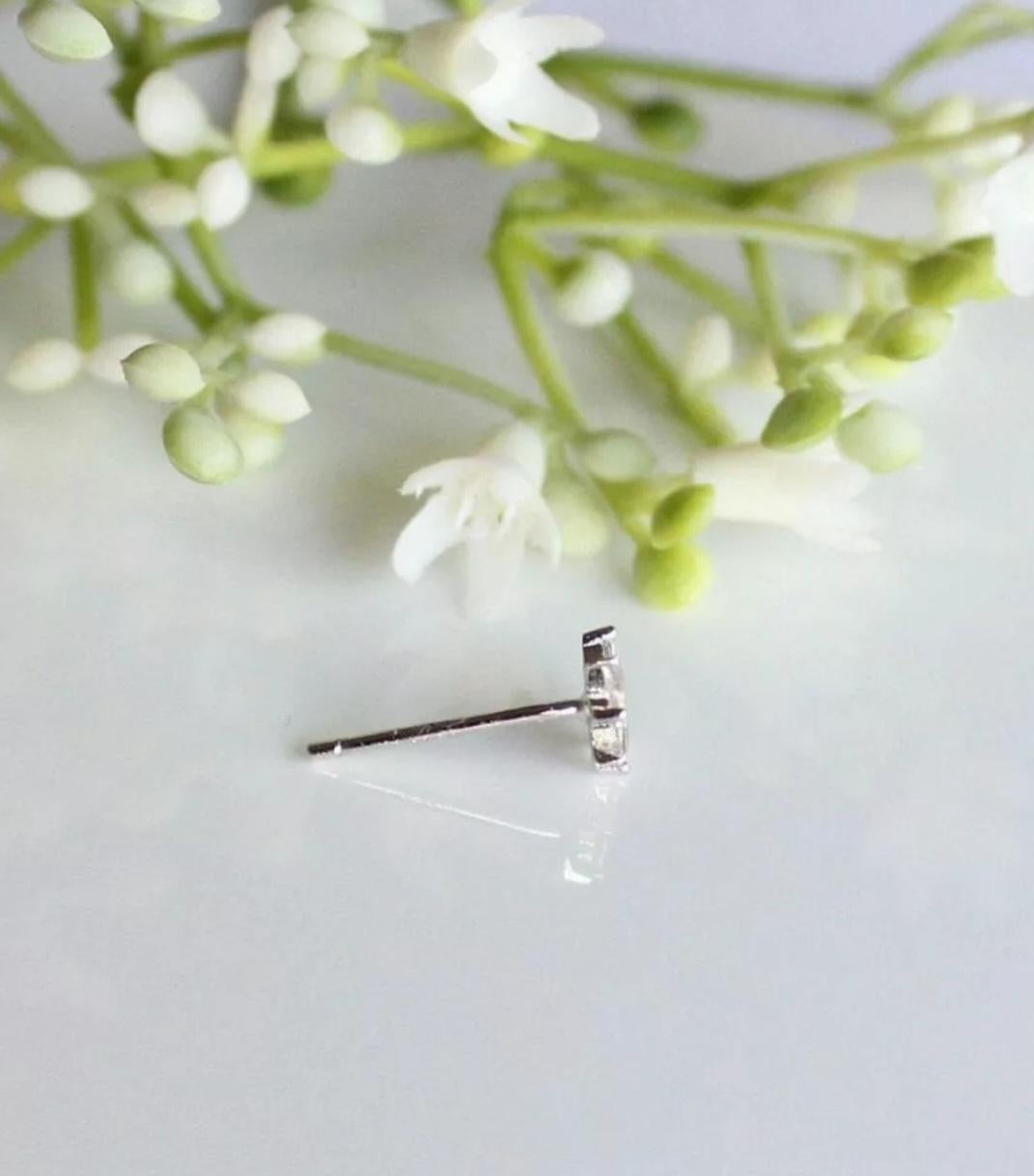 Women's or Men's Minimalist Diamond Body Piercing 14k Solid Gold Nose Ear Piercing Jewelry Gift. For Sale