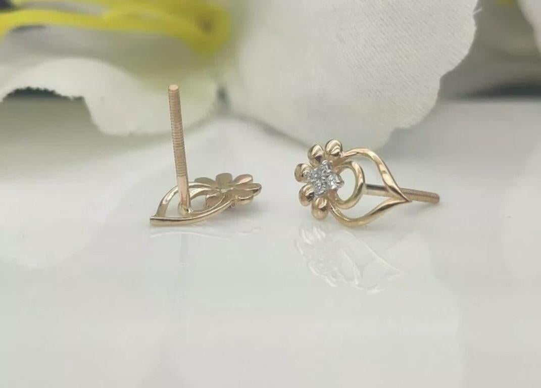 Minimalist Diamond Earring in 14k Solid Gold Designer In New Condition For Sale In Chicago, IL