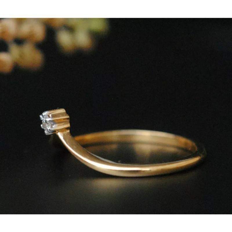 Round Cut Minimalist Diamond Wedding Ring V Band in 14k Solid Gold For Sale