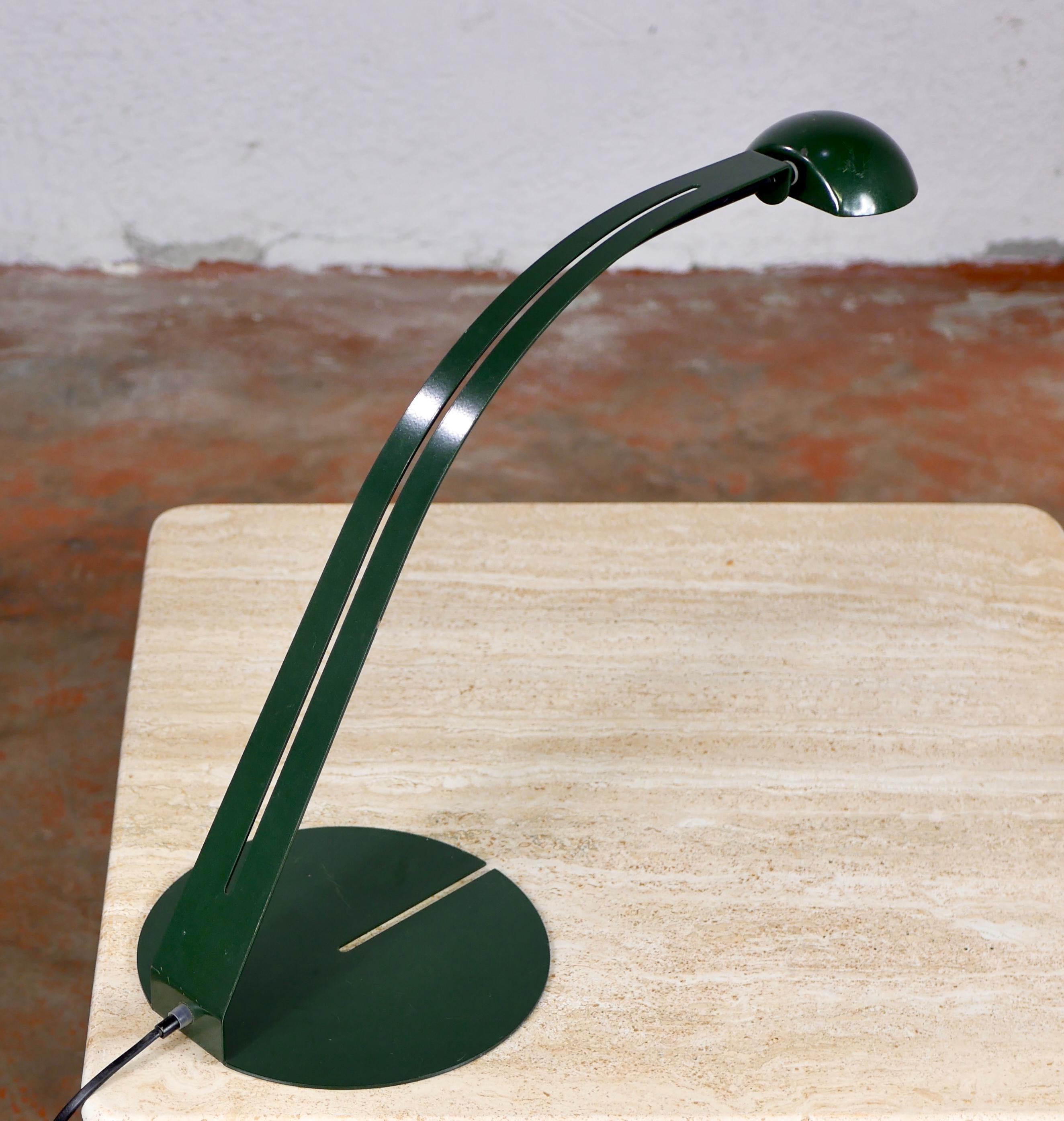 A nice and graphic shape for this desk lamp by Herda, made in Holland in the 1980s.
Bottle-green color, slender line, minimalism design for a great product.
Green lacquered metal, G9 bulb included.
 