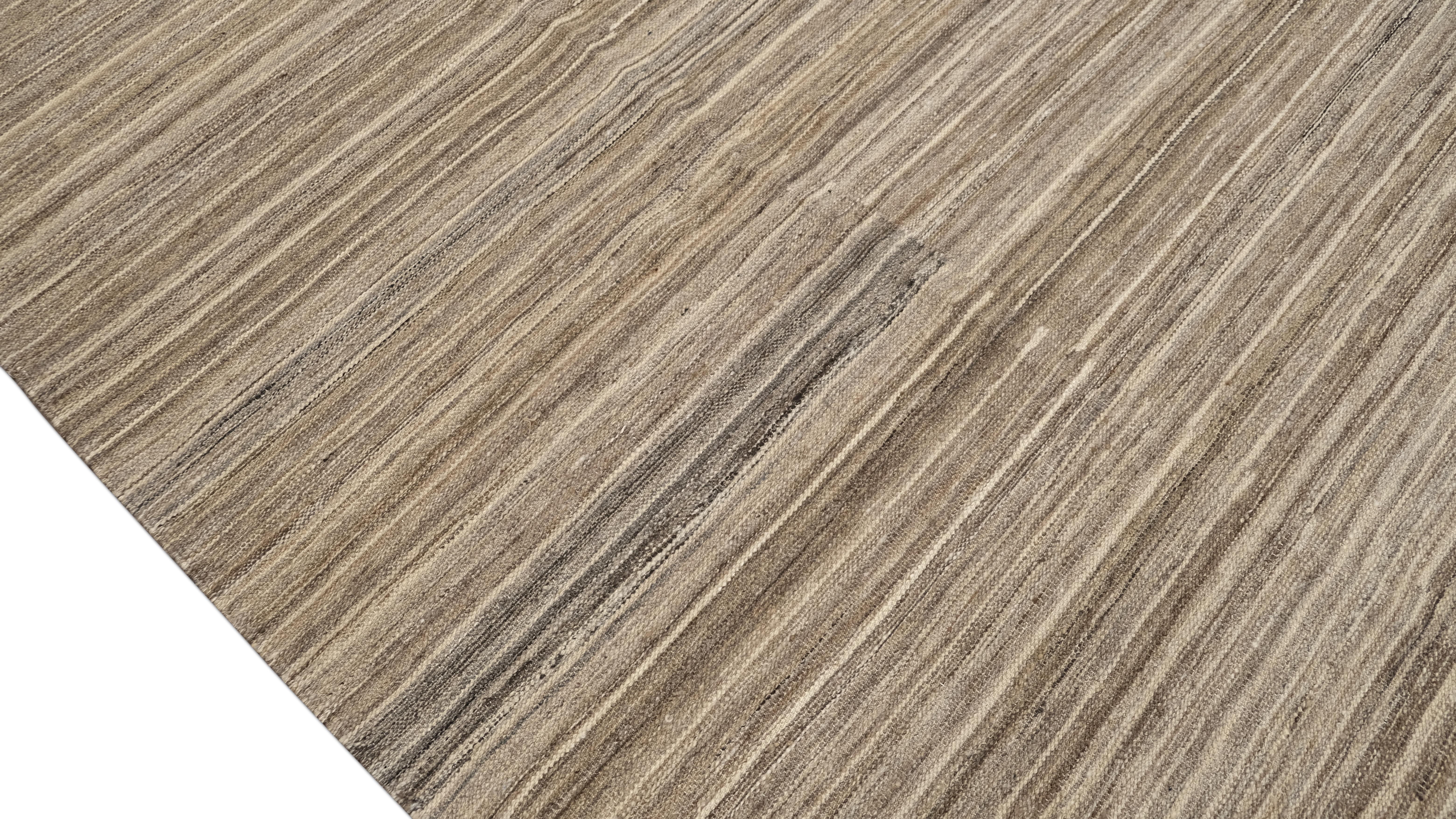Minimalistischer, erdfarben getönter Kelim-Teppich aus Wolle 9'4''x12' (Afghanisch) im Angebot