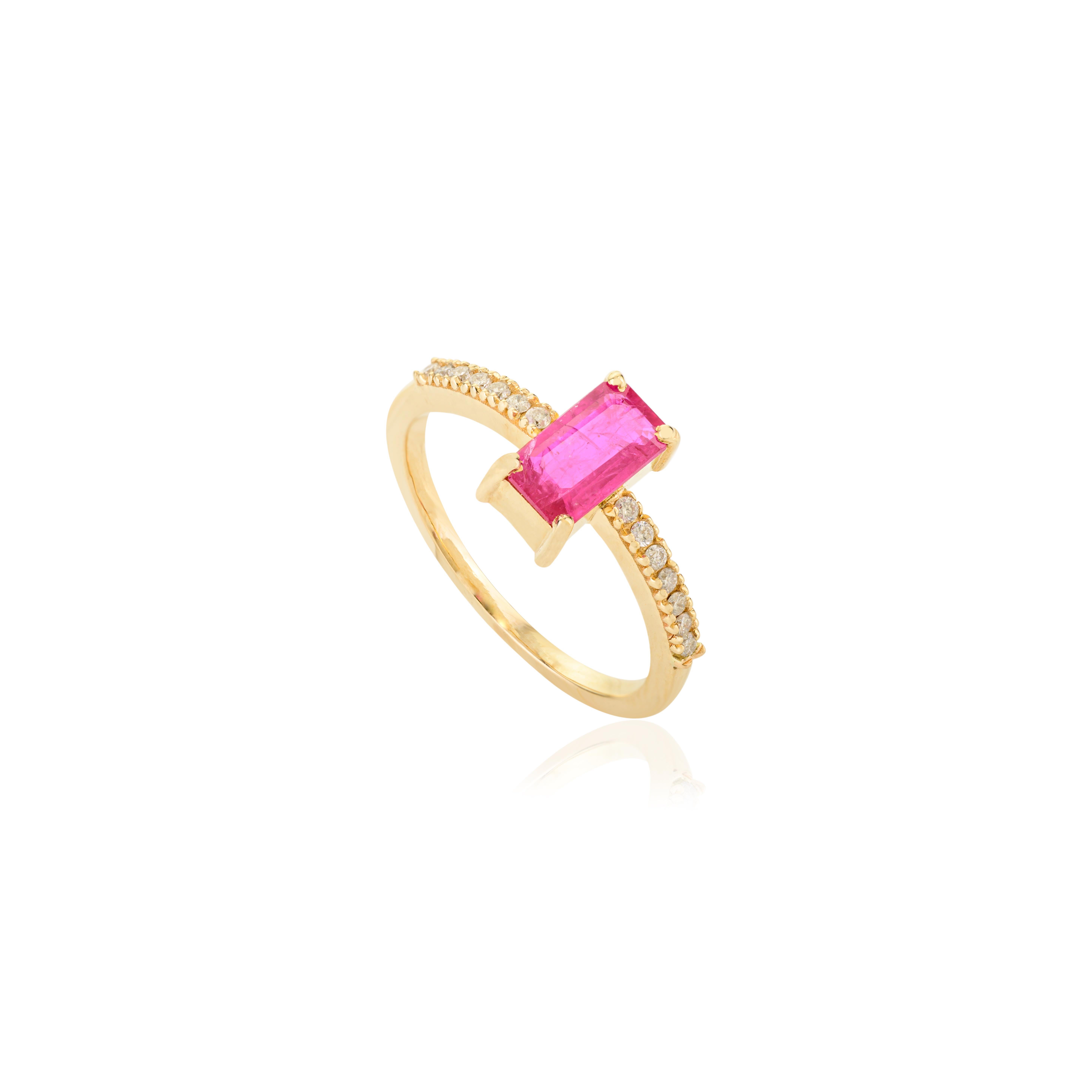 in vendita:  Anello solitario minimalista con rubino taglio smeraldo e diamante in oro giallo massiccio 14k 3