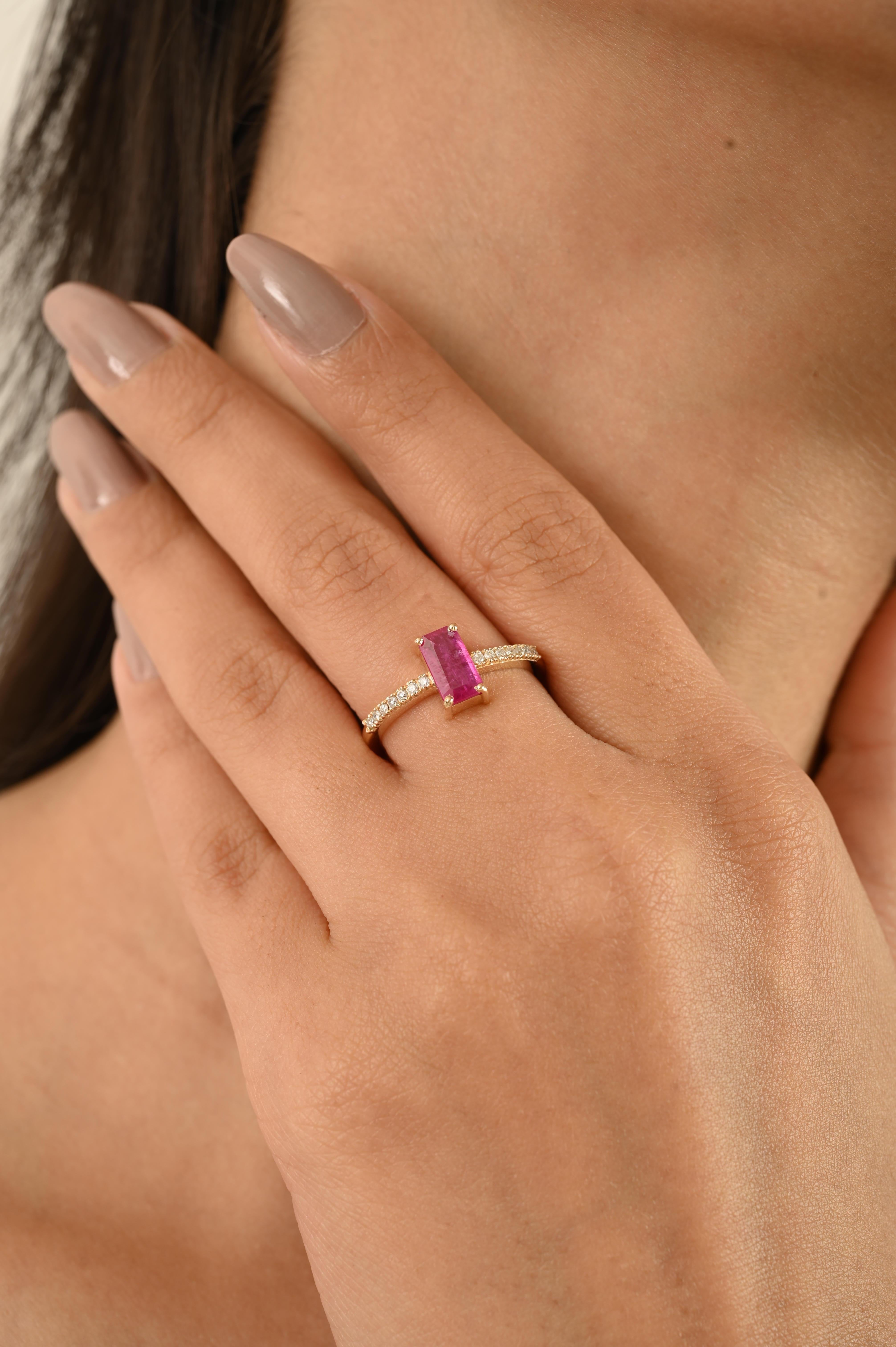 in vendita:  Anello solitario minimalista con rubino taglio smeraldo e diamante in oro giallo massiccio 14k 8