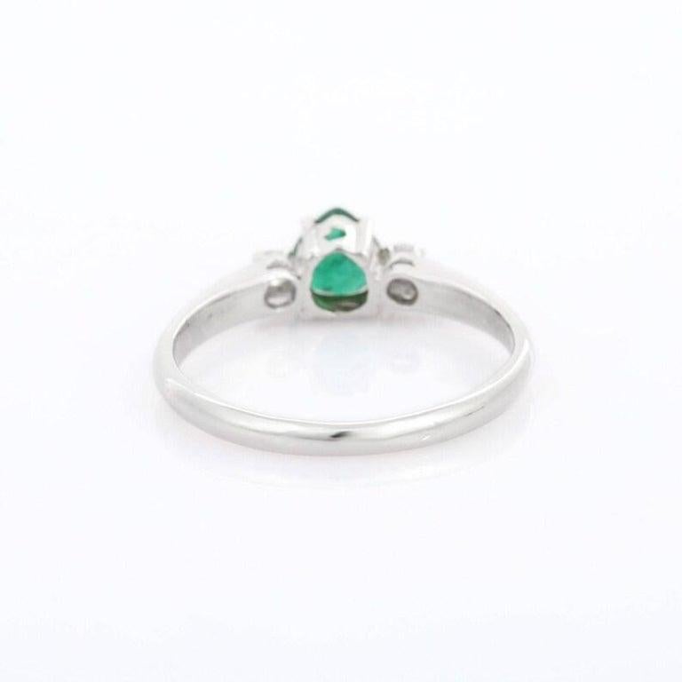 En vente :  Bague minimaliste à trois pierres en or blanc massif 18 carats 9