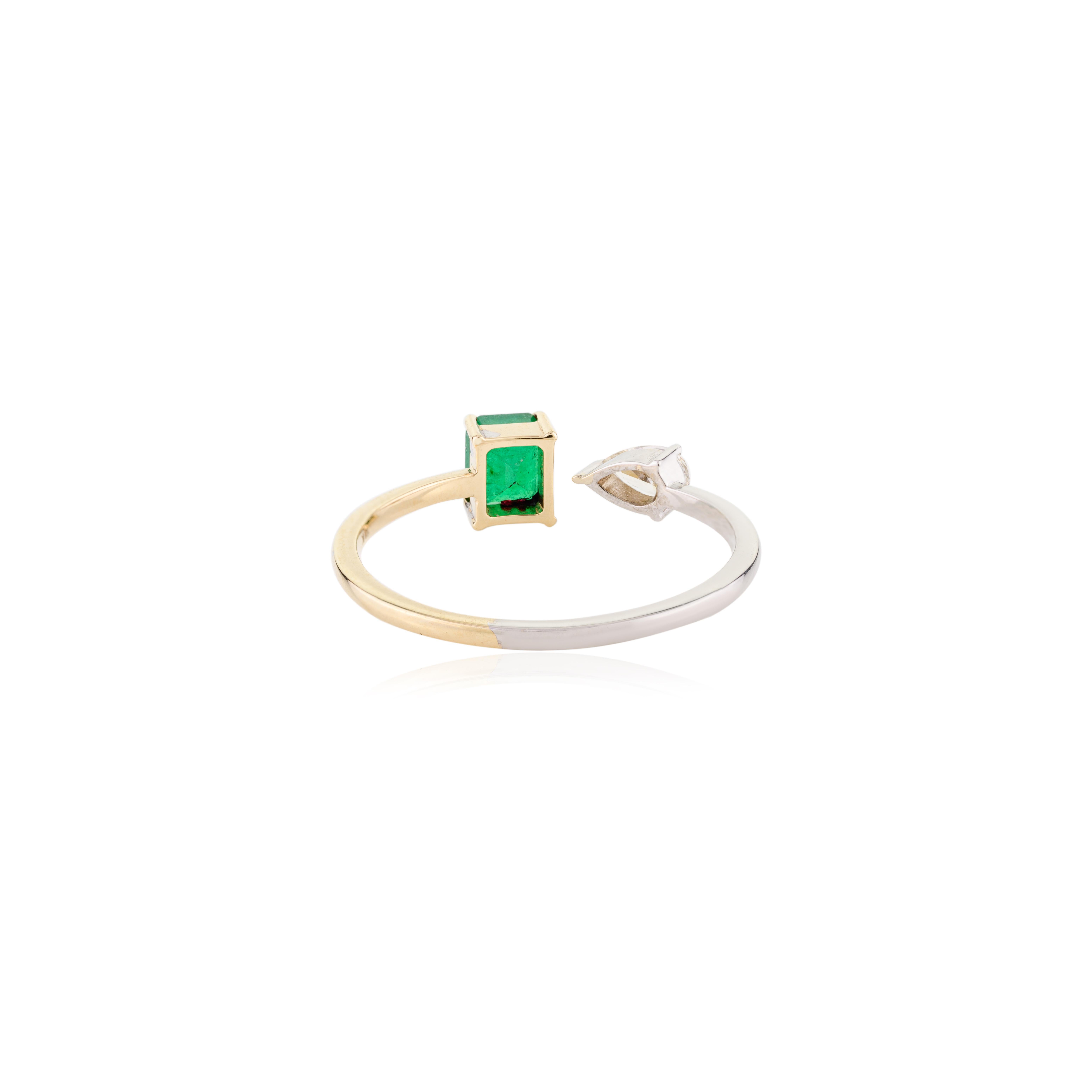 En vente :  Bague ouverte minimaliste de deux tons en or jaune massif 18 carats avec émeraude 7