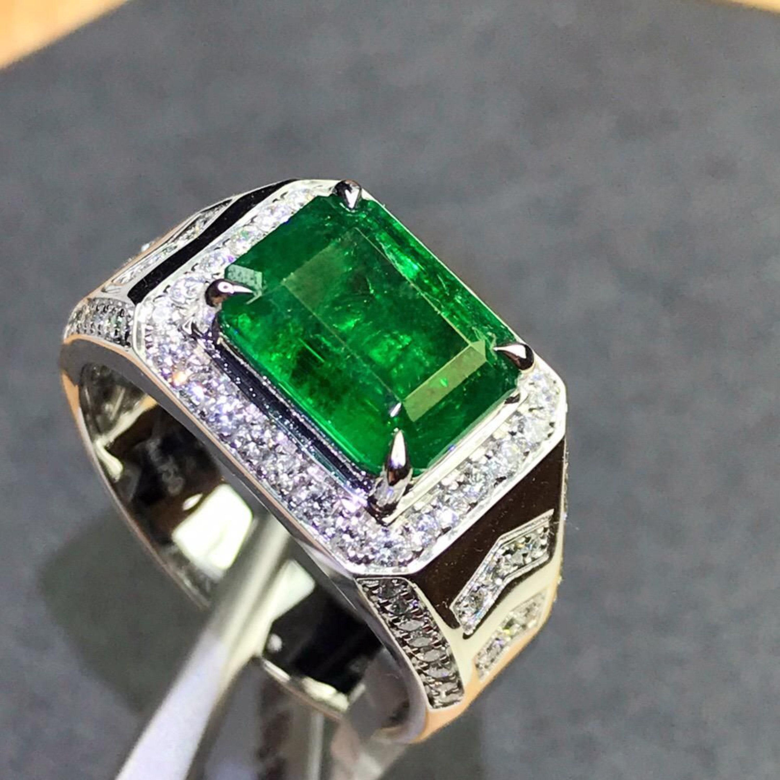 For Sale:  Certified 3 CT Natural Emerald Diamond Engagement Ring in 18K Gold For Men's 4
