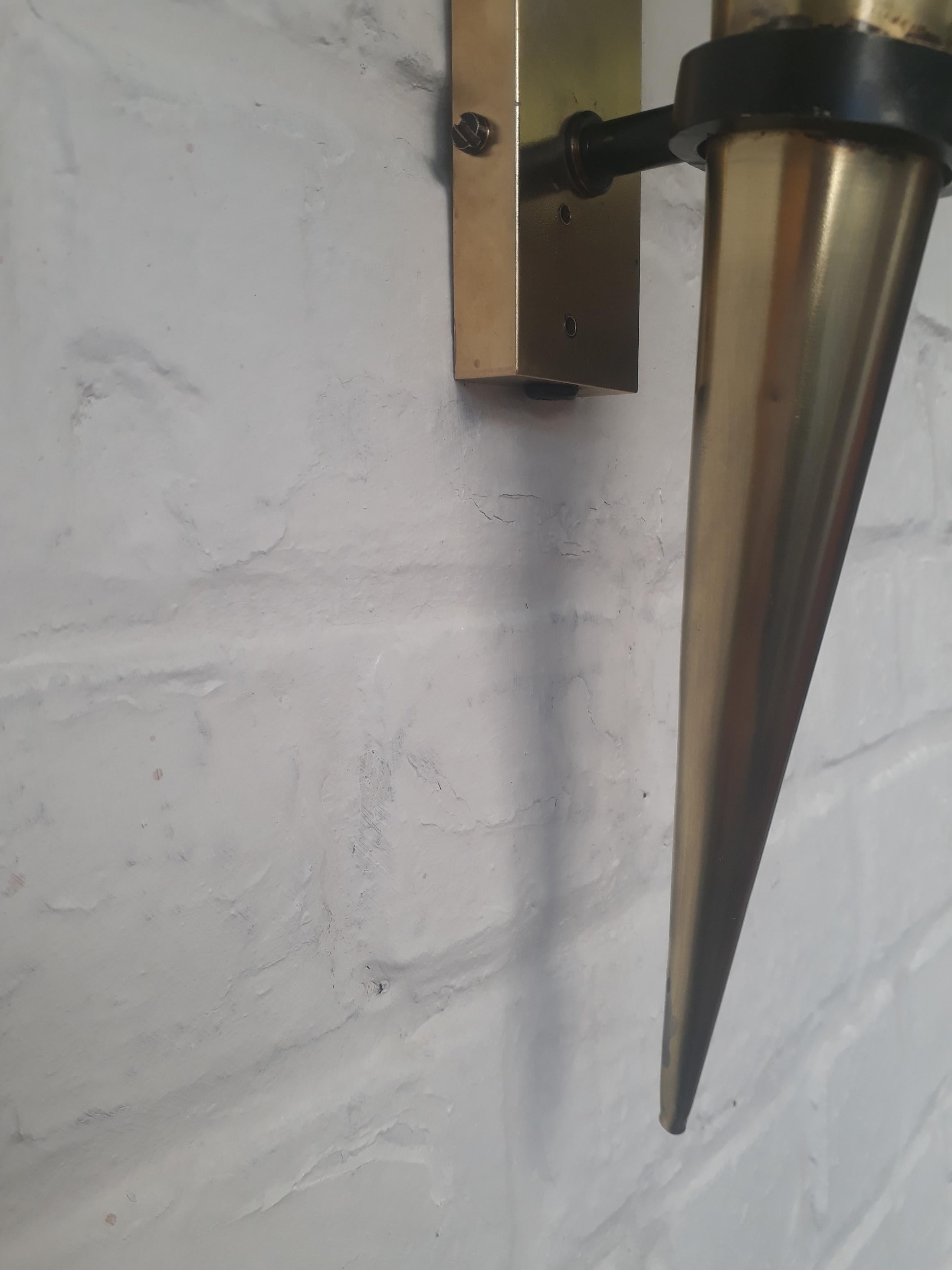 Minimalist European Full Brass Cone Shaped Wall Sconce In Good Condition For Sale In Brussels, Ixelles
