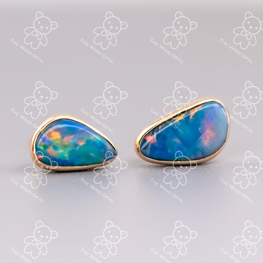 Arts and Crafts Minimalist Free Shaped Australian Doublet Opal Stud Earrings 18K Yellow Gold For Sale