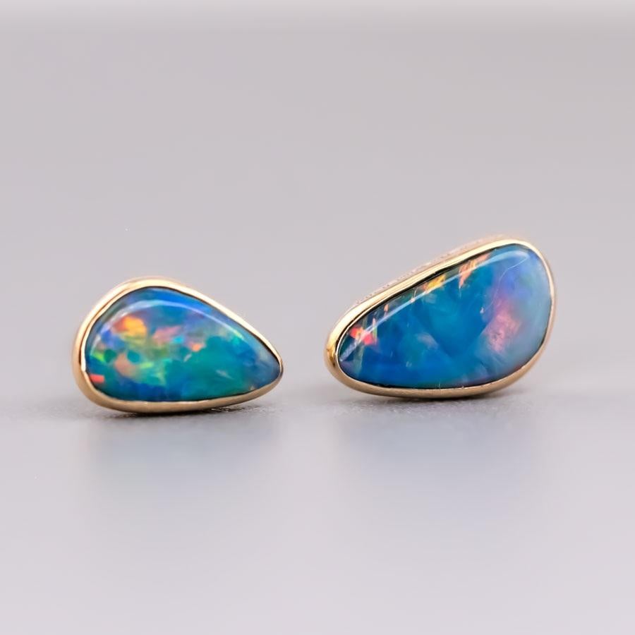 Brilliant Cut Minimalist Free Shaped Australian Doublet Opal Stud Earrings 18K Yellow Gold For Sale