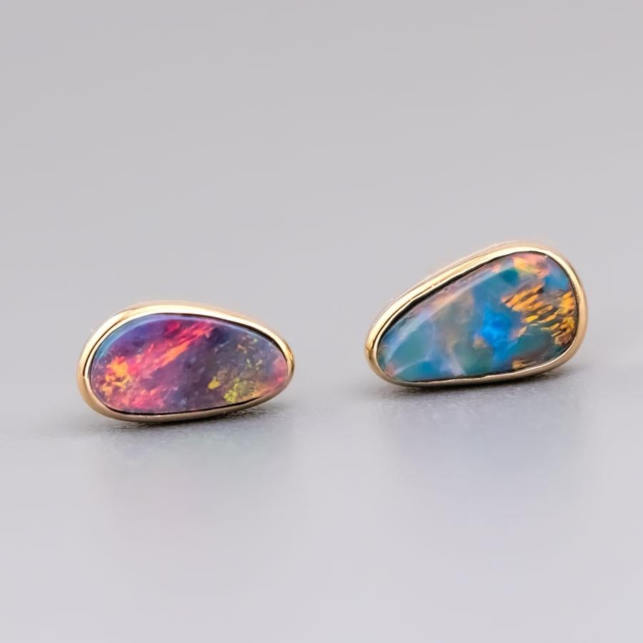 Minimalist Free Shaped Australian Doublet Opal Stud Earrings 18K Yellow Gold In New Condition For Sale In Suwanee, GA