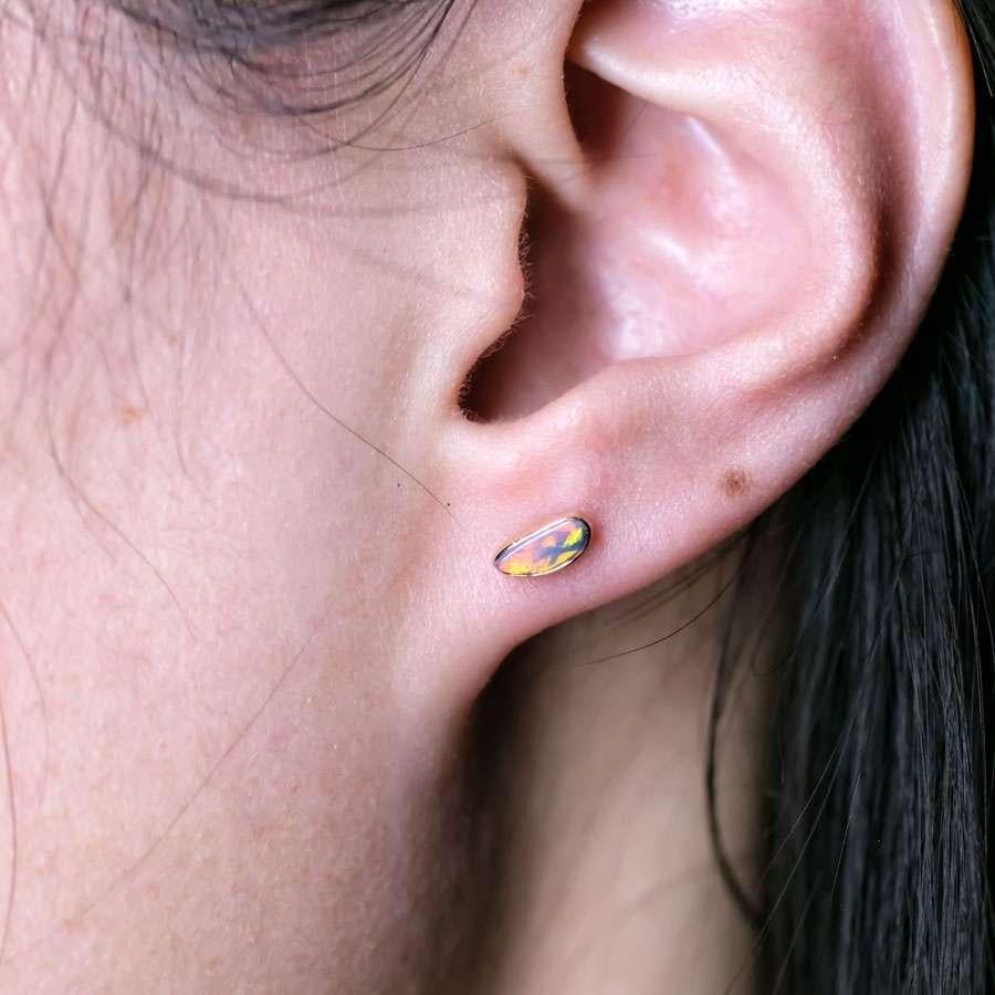 Minimalist Free Shaped Australian Doublet Opal Stud Earrings 18K Yellow Gold In New Condition For Sale In Suwanee, GA