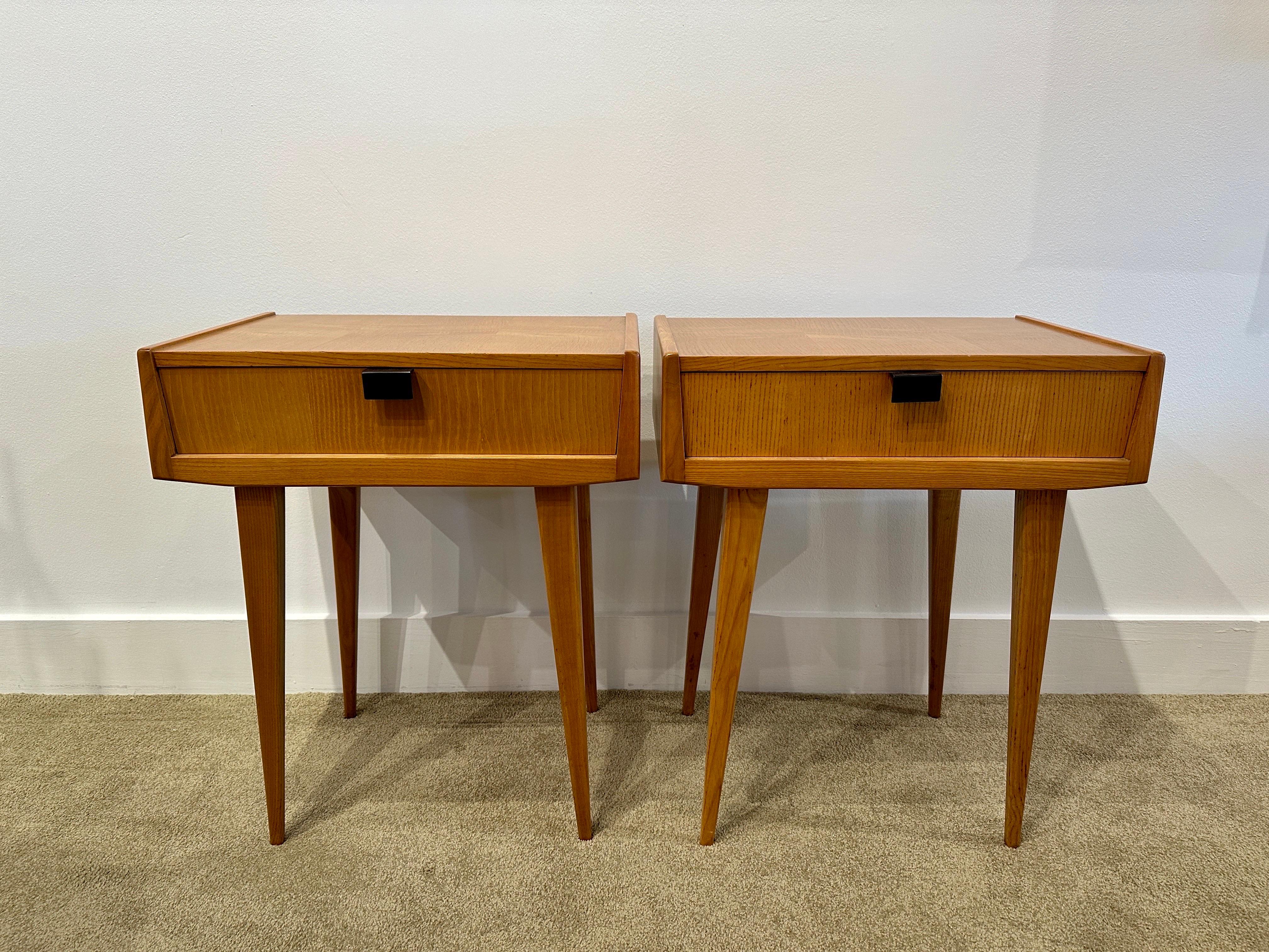 Minimalist French Mid-Century Nightstands, Pair For Sale 3