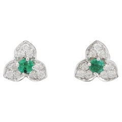 Boucles d'oreilles minimaliste en argent sterling avec fleur en diamant et émeraude véritable