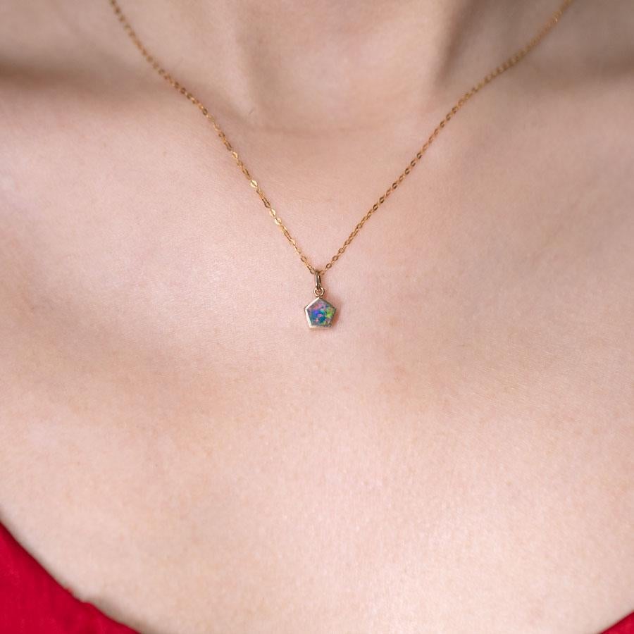 Minimalista Geométrico Pentágono Doblete Opal Colgante Collar Oro Amarillo 14k Artes y manualidades en venta