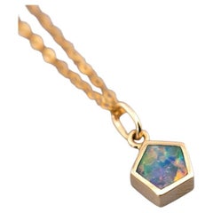 Minimalista Geométrico Pentágono Doblete Opal Colgante Collar Oro Amarillo 14k