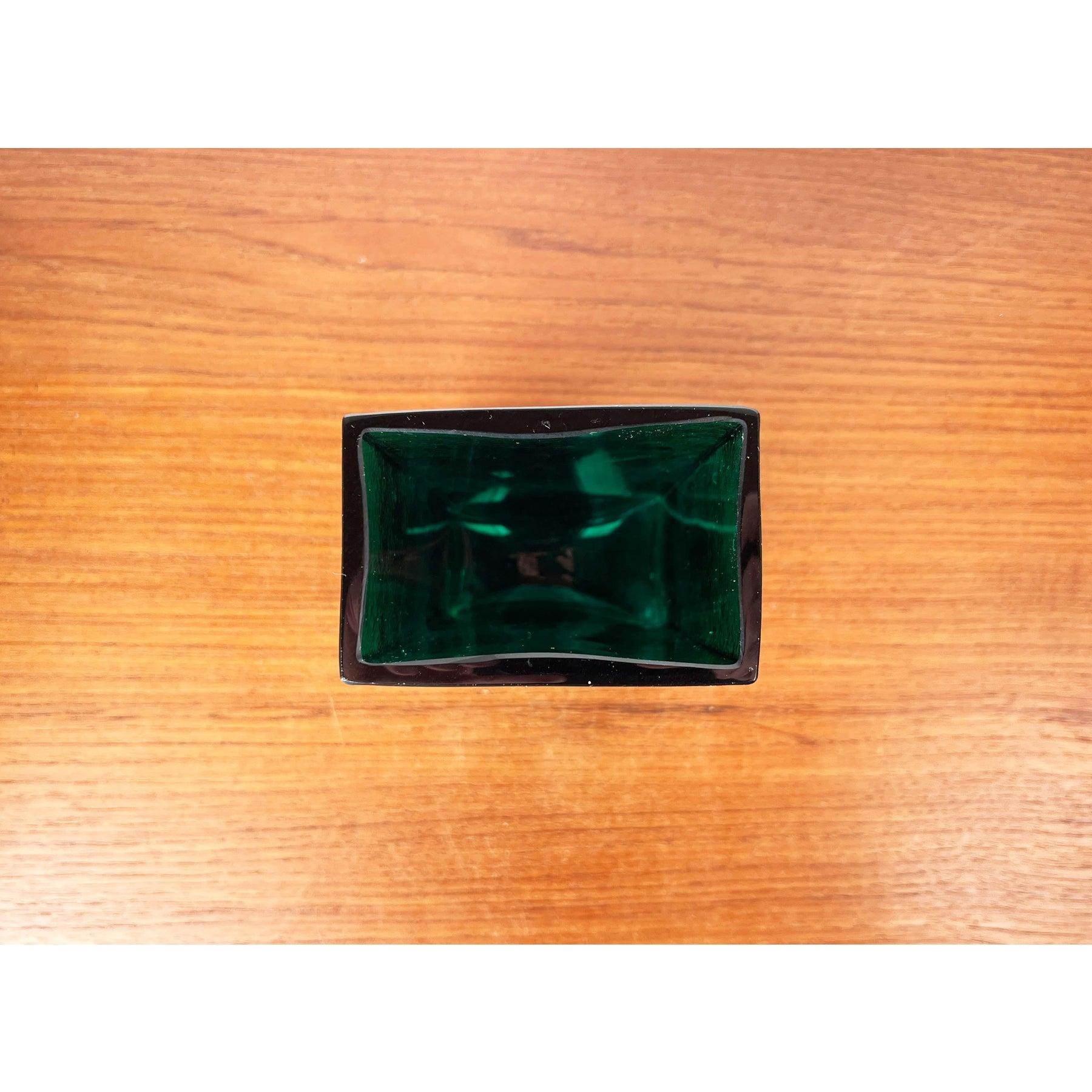 Mid-Century Modern Minimalist Glass Block Vase from Finncristall, Finland, 1960s, in Very Good conditions. Designed 1960 to 1969 This piece has an attribution mark,

Additional information:
Materials: Glass
Color: Green
Style: Mid-Century