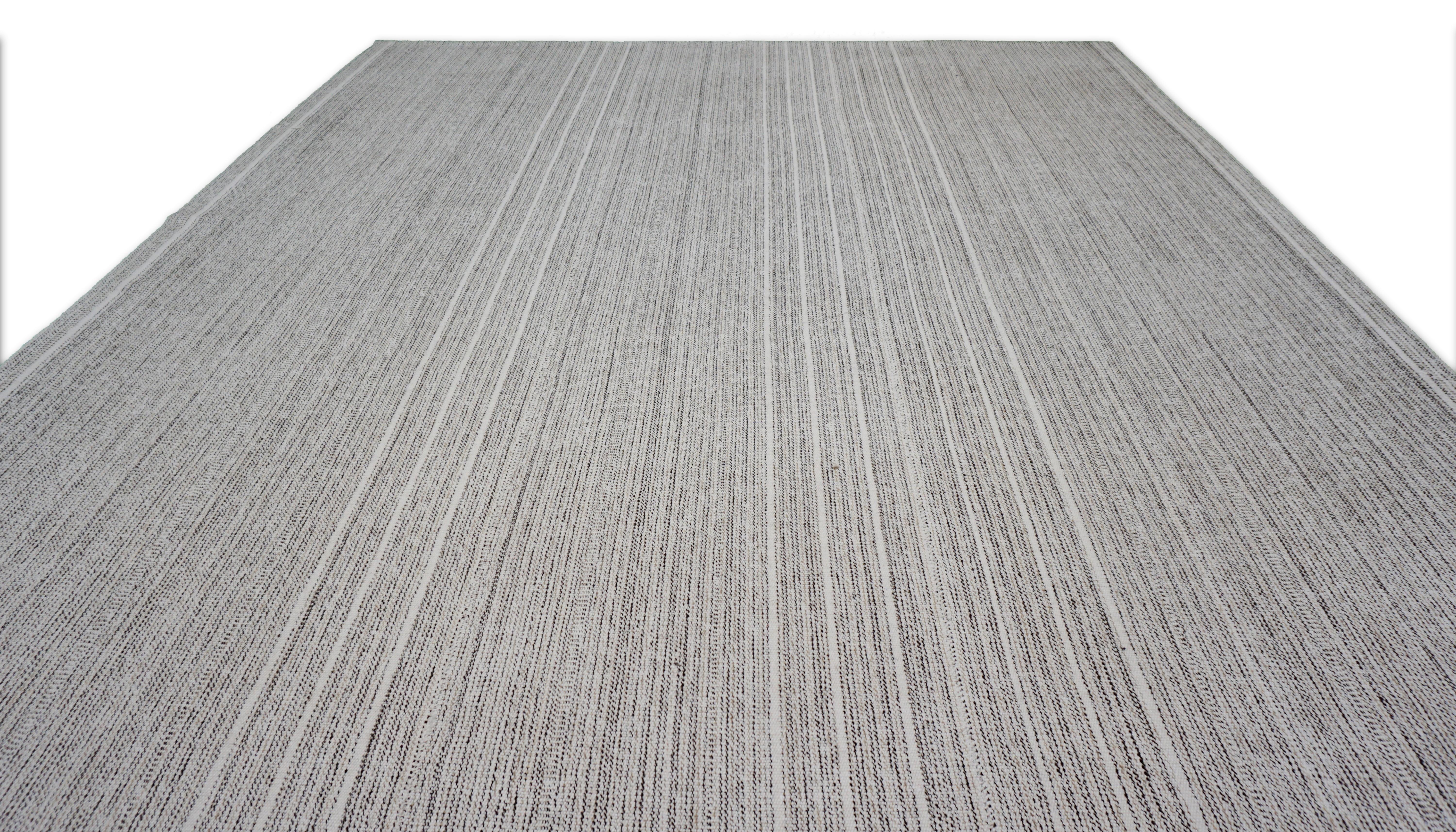 Minimalist Gray and Ivory Striated Wool Kilim 9'x12'2'' Circa 2020 In New Condition For Sale In Torrance, CA