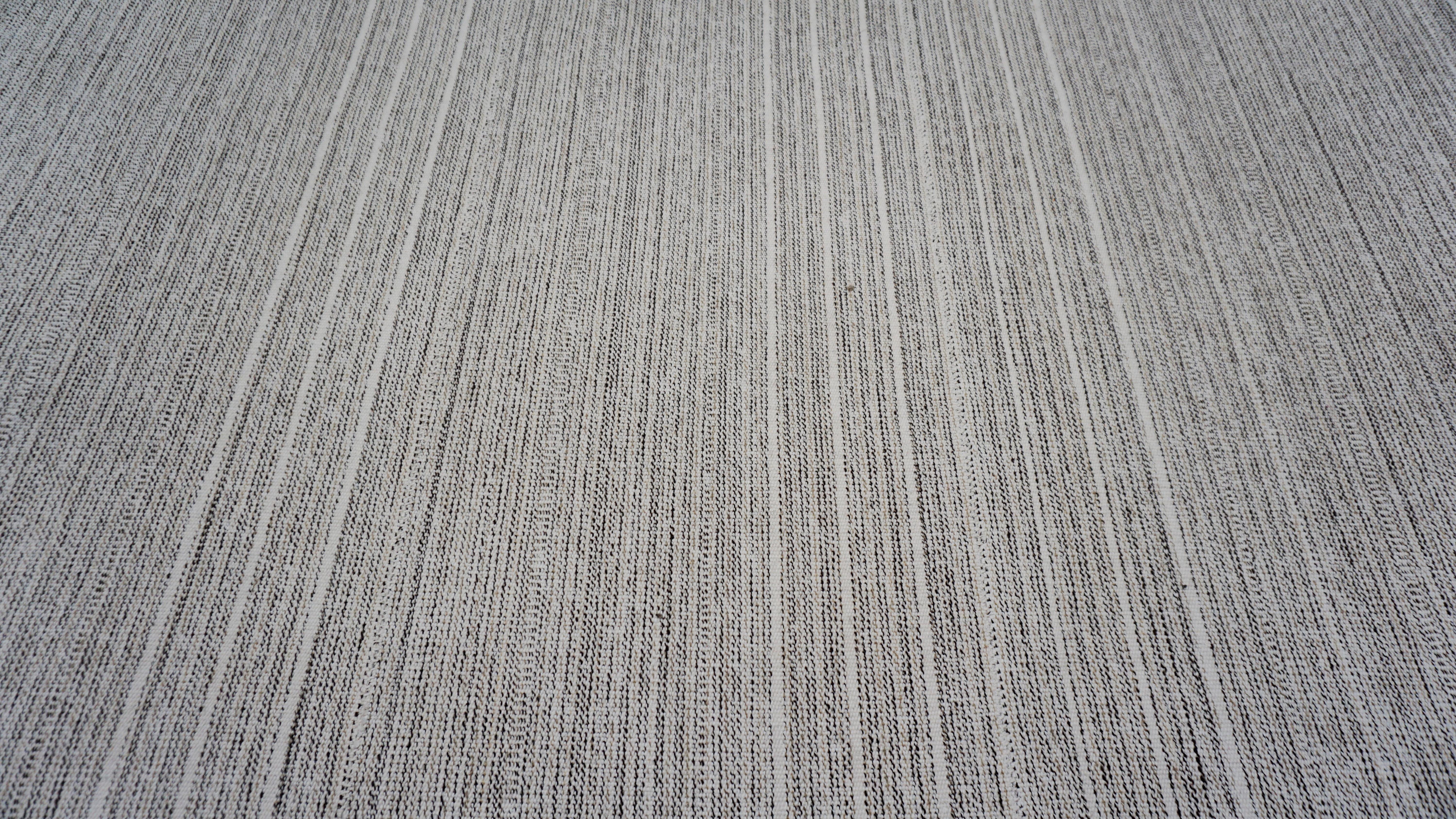 Contemporary Minimalist Gray and Ivory Striated Wool Kilim 9'x12'2'' Circa 2020 For Sale