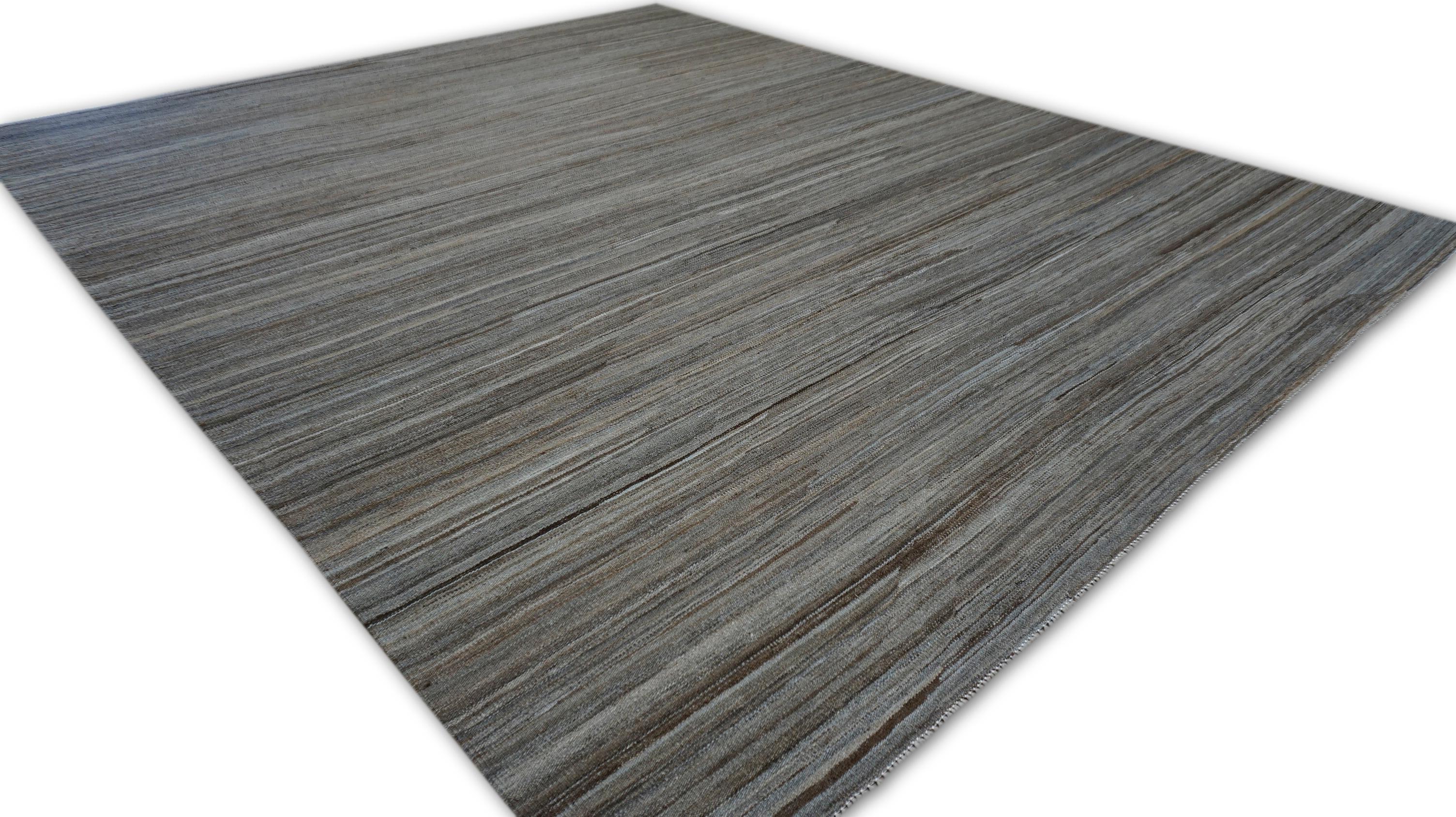 Tessuto a mano Kilim di lana minimalista in tonalità grigio-marrone, 8'5''x10'2'' in vendita