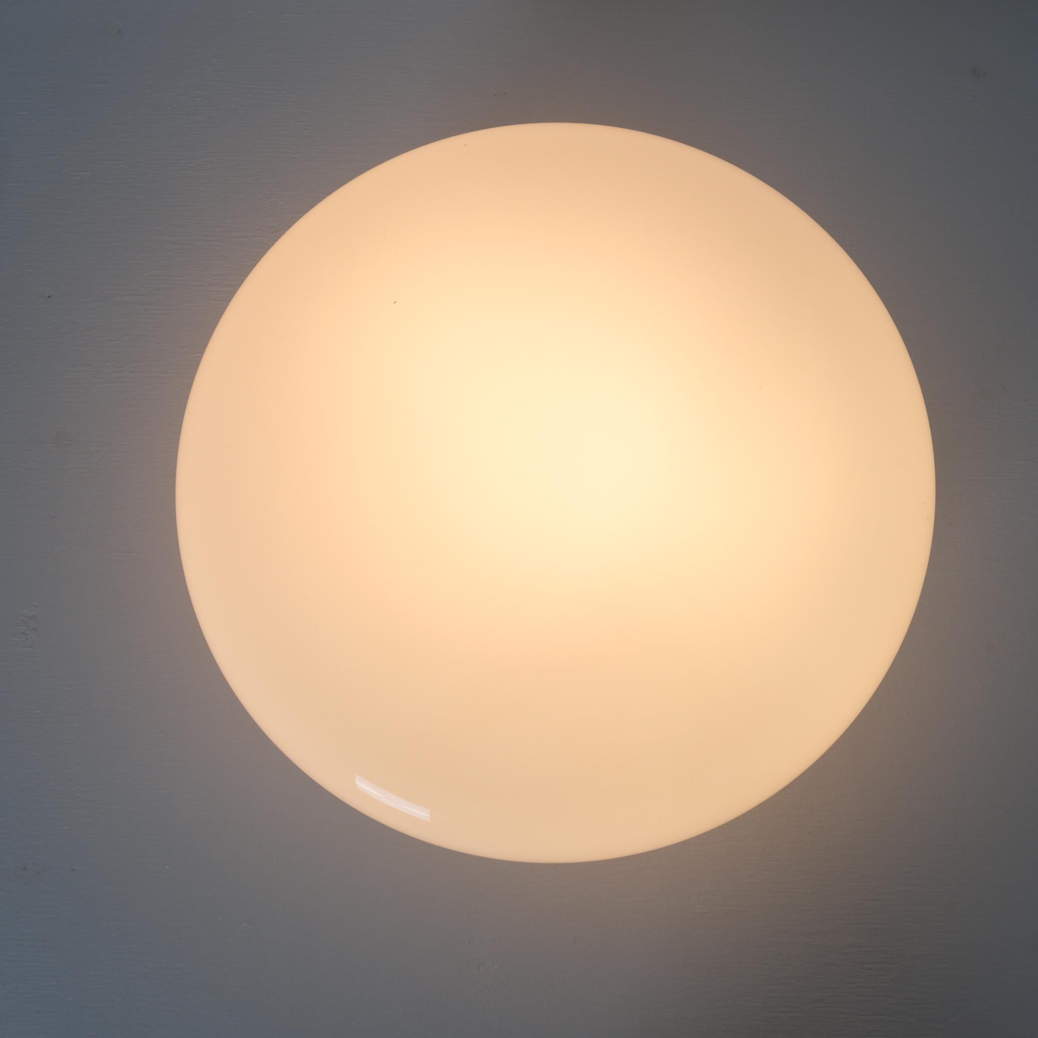 Finlandese Lampada da incasso minimalista Gunilla Jung, modello 70-014 vetro opalino bianco, Orno 1950s in vendita