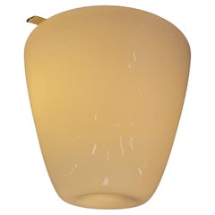 Lampada da soffitto minimalista Gunnel Nyman modello 80115 in vetro opalino bianco Idman 1950s