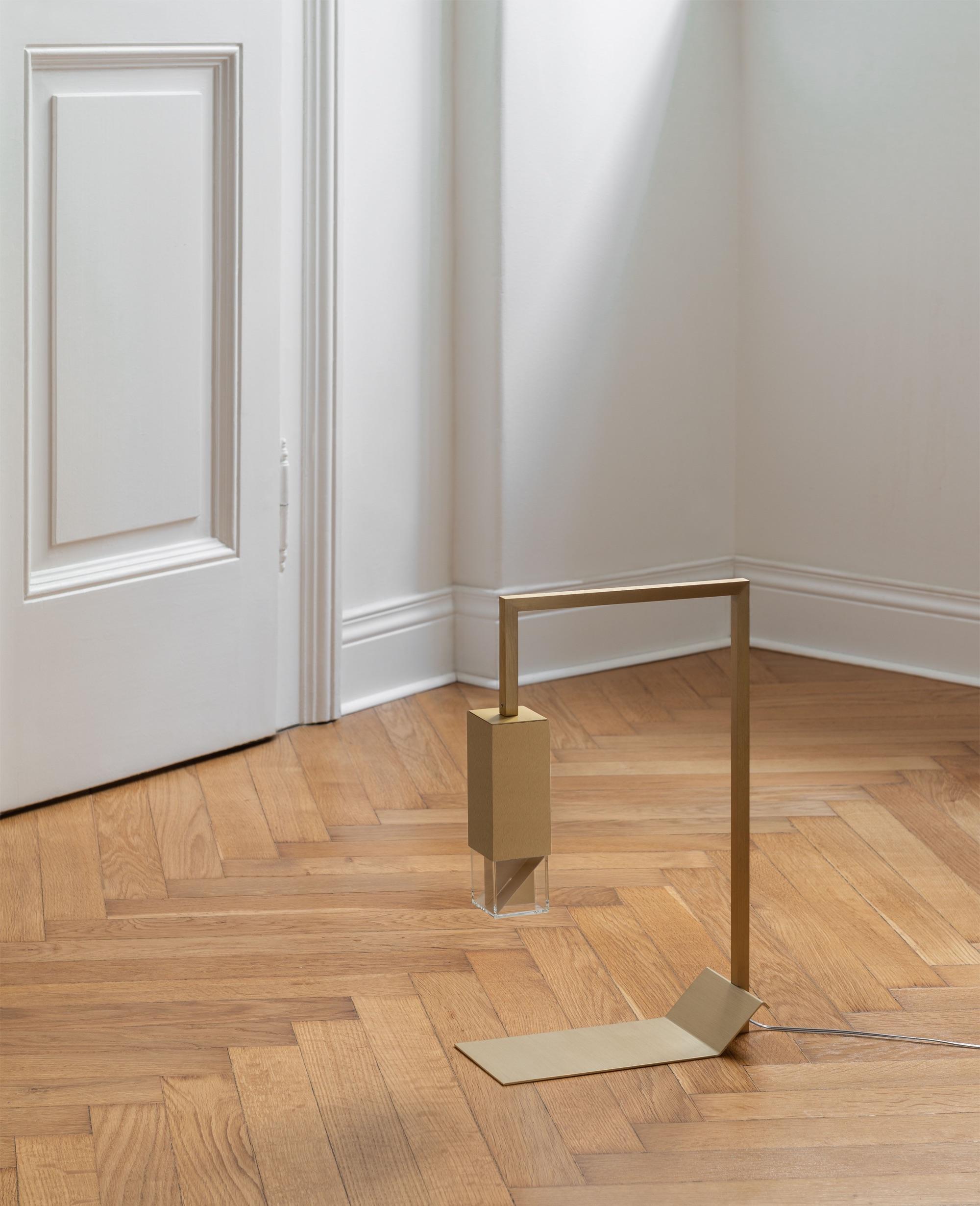 Modern Minimalist Handmade Brass Table Lamp by Formaminima For Sale 4