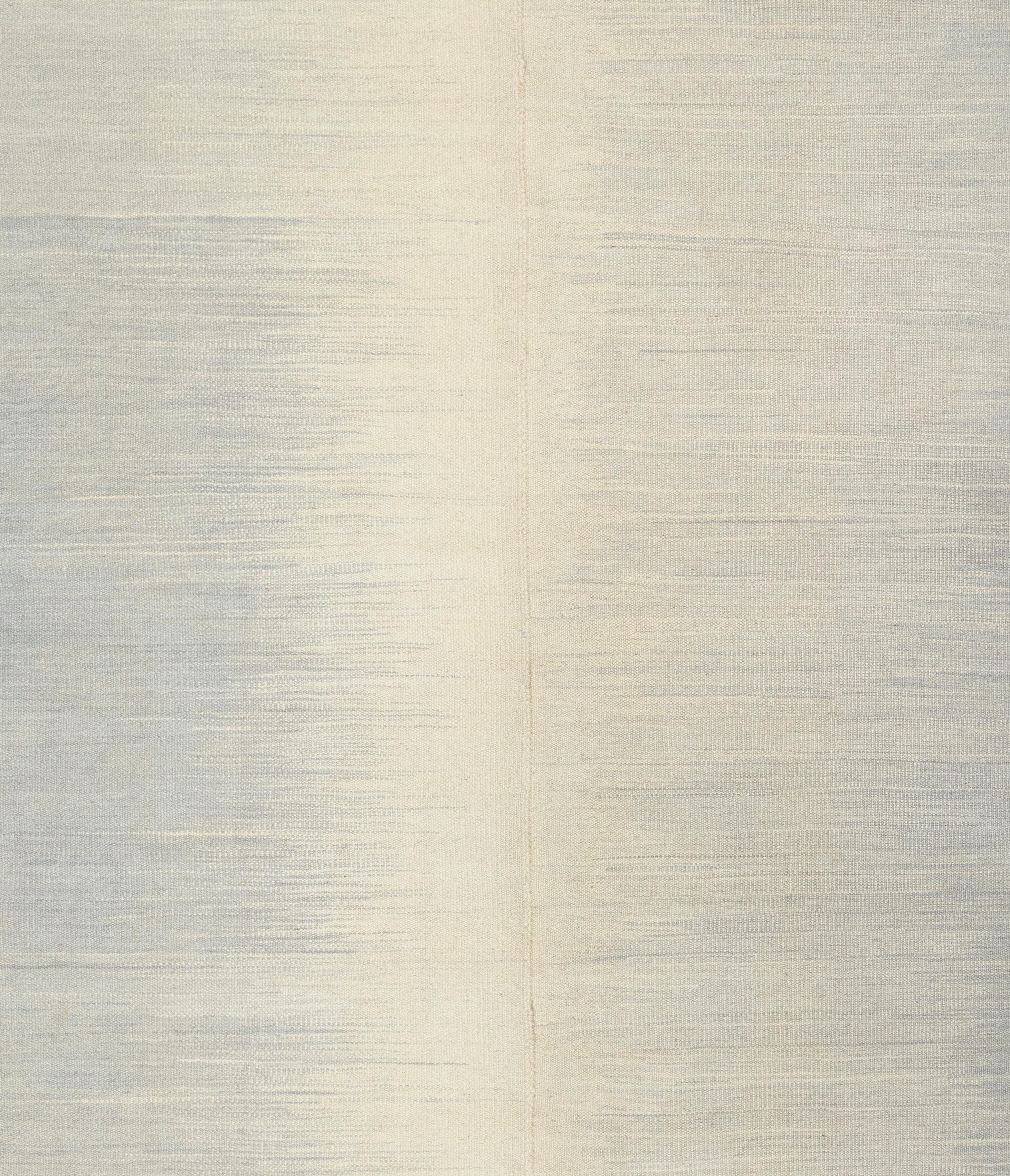 Tappeto minimalista in stile Mazandaran intrecciato a mano a trama piatta - Lana naturale e tinta in pianta in morbidi toni neutri

Questo tappeto minimalista a trama piatta Mazandaran è un'espressione raffinata dell'artigianato tradizionale e della