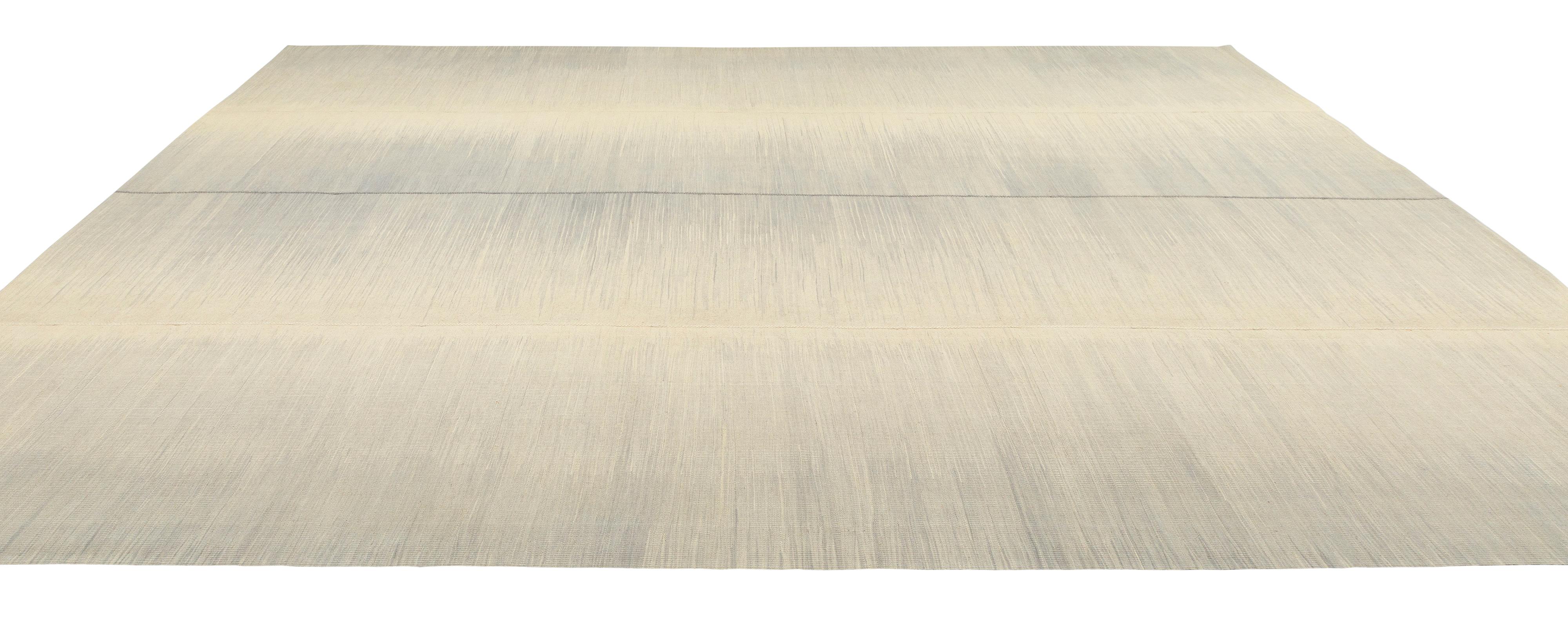 Tappeto minimalista Mazandaran tessuto a mano a trama piatta in vendita 1