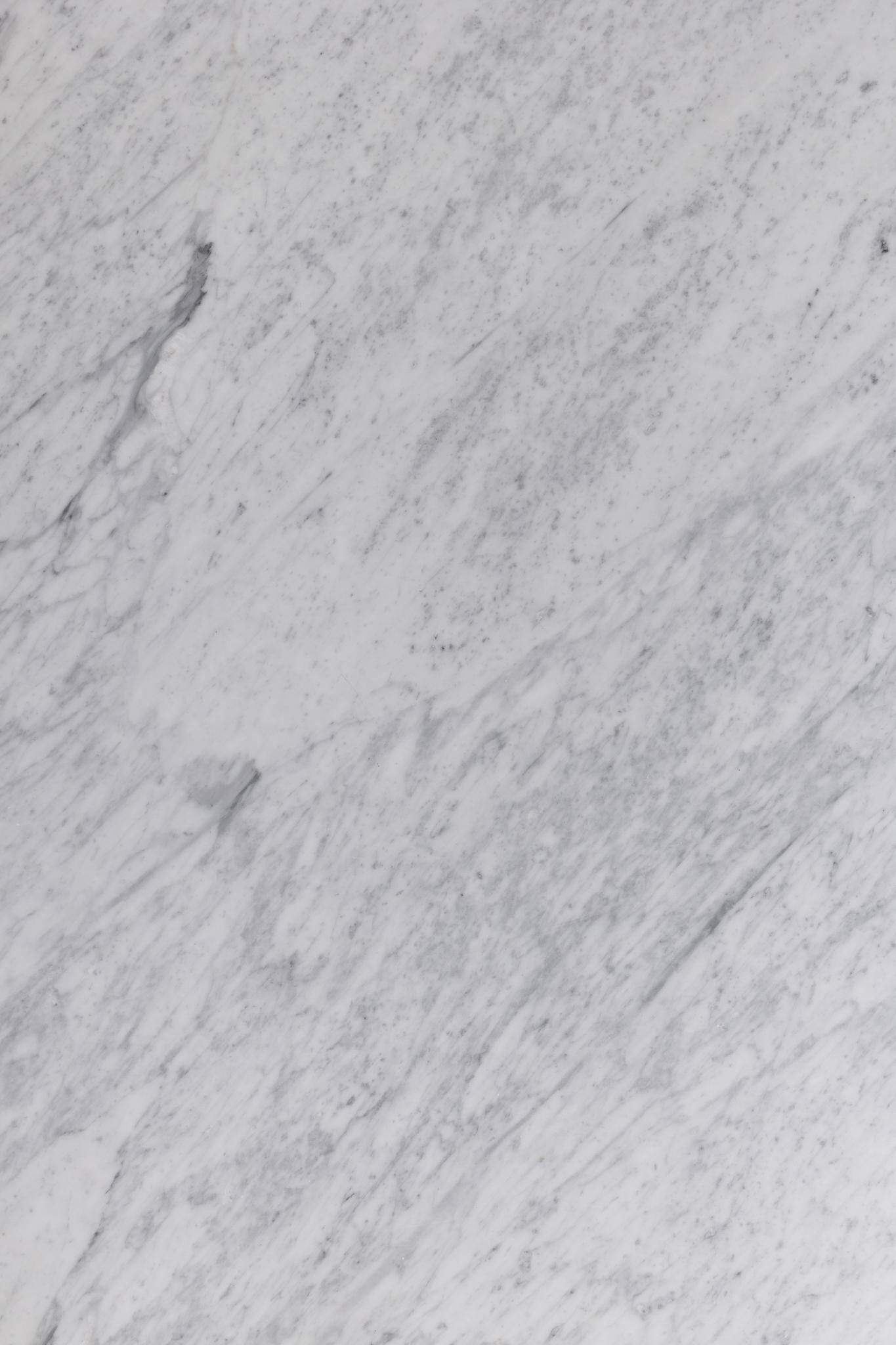 Minimalistischer Couchtisch aus geschliffenem Carrara-Marmor im Angebot 5