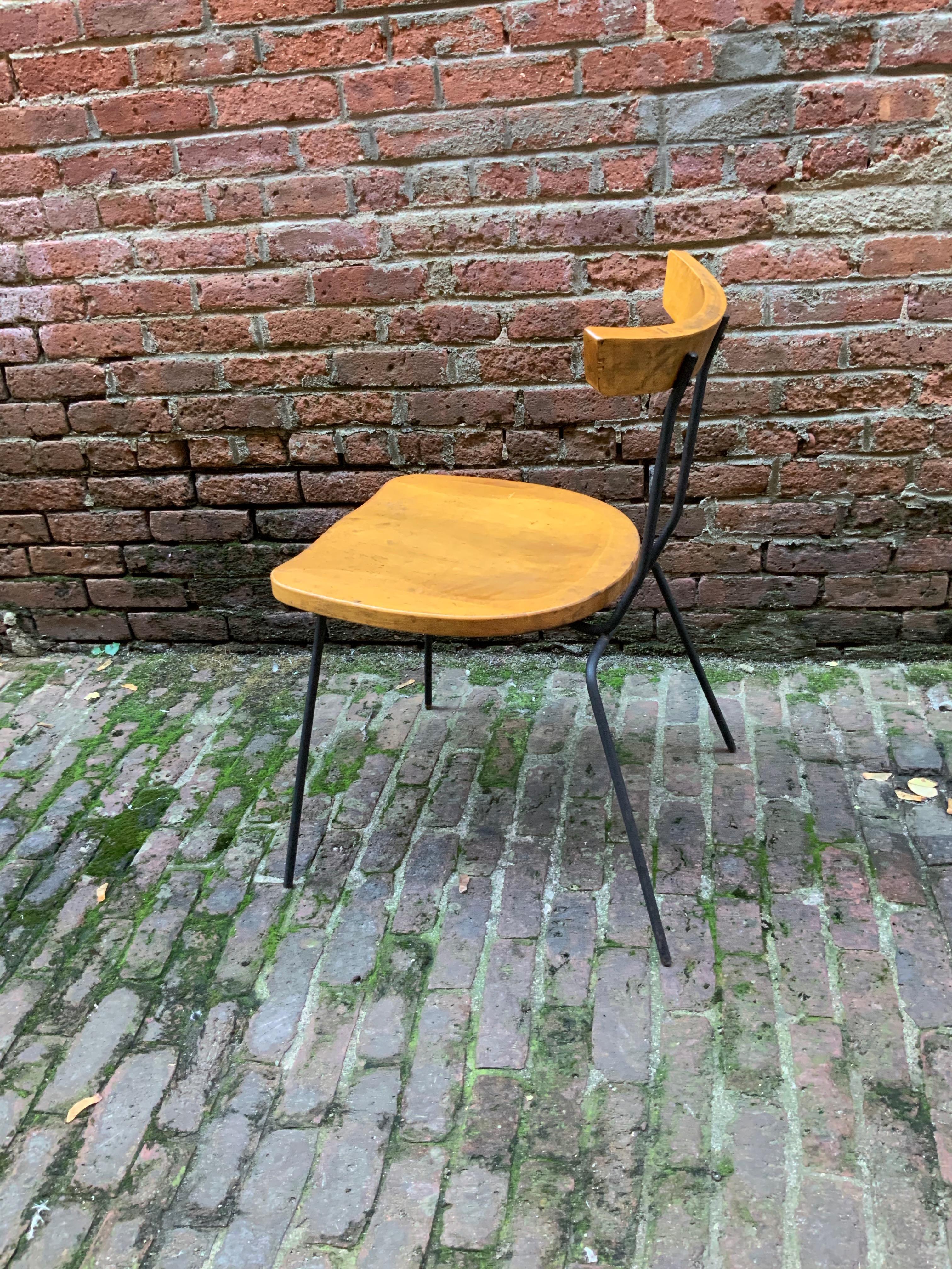 Mid-20th Century Minimalist Iron and Maple Chair in the Manner of Paul McCobb For Sale
