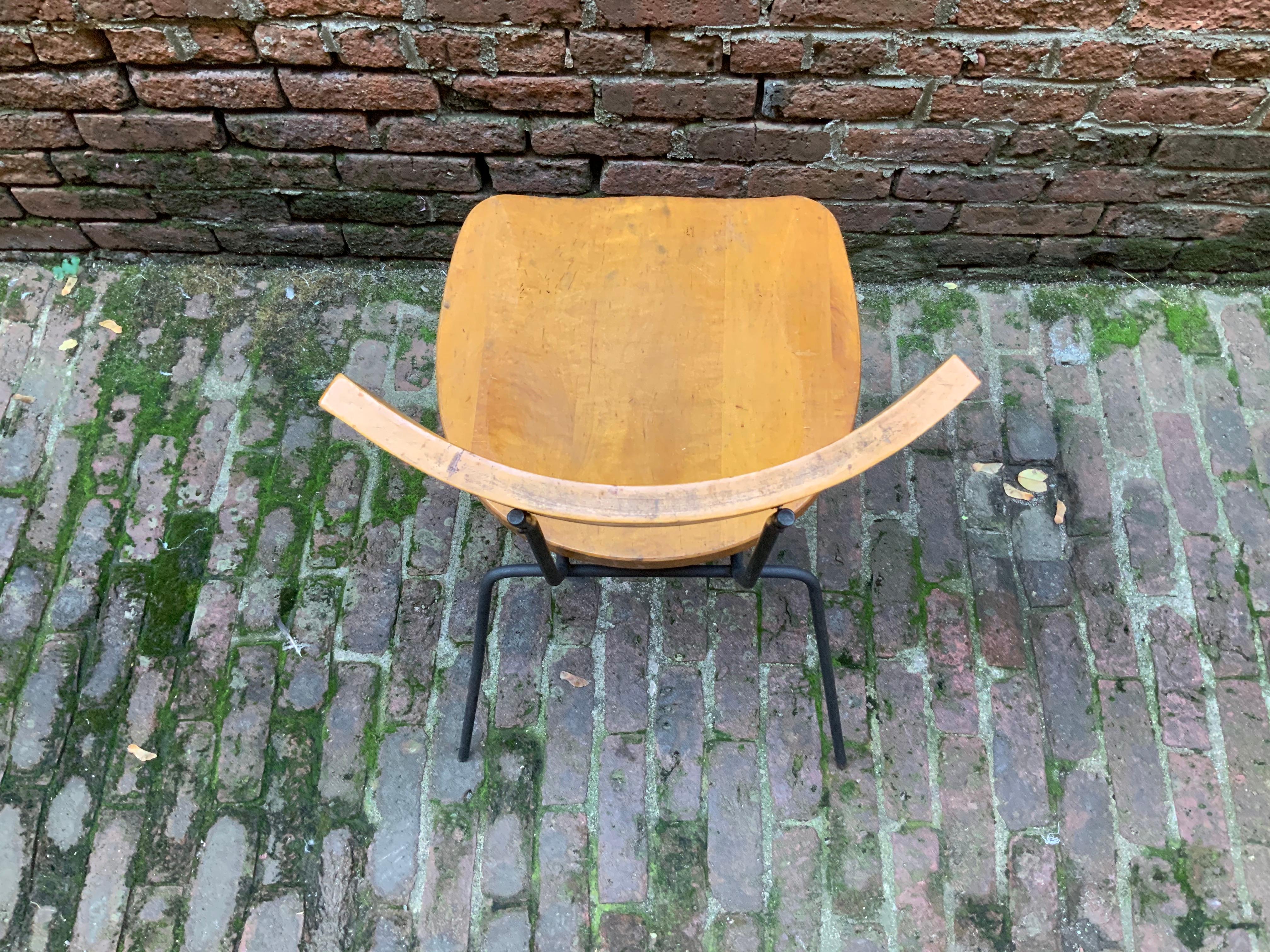 Minimalist Iron and Maple Chair in the Manner of Paul McCobb For Sale 2